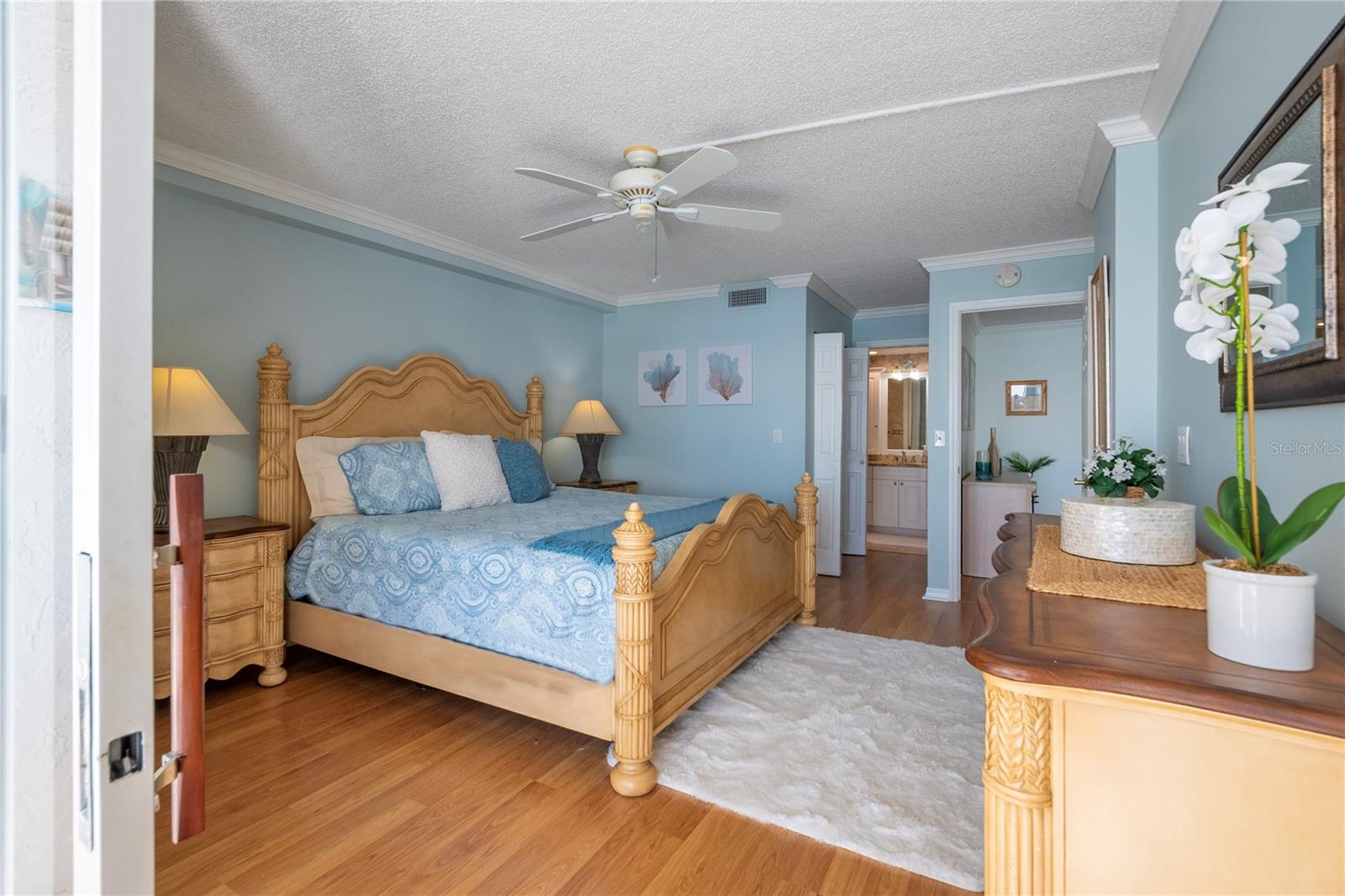 Image 17 of 59 For 6060 Shore Boulevard S 906