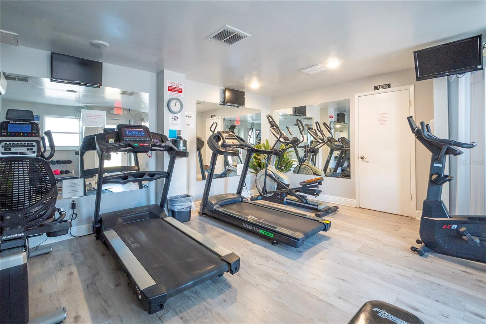 Image 37 of 59 For 6060 Shore Boulevard S 906