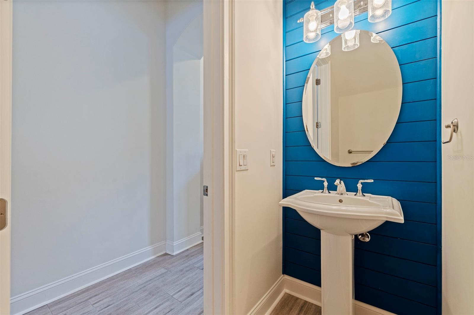 Image 4 of 73 For 300 Newbury Place N