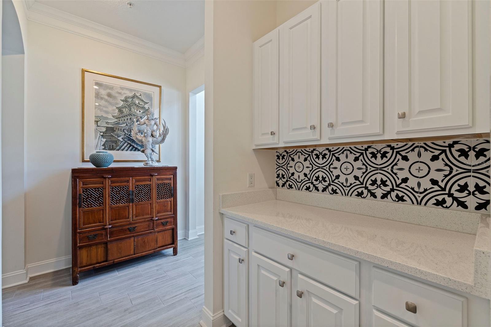 Image 6 of 73 For 300 Newbury Place N