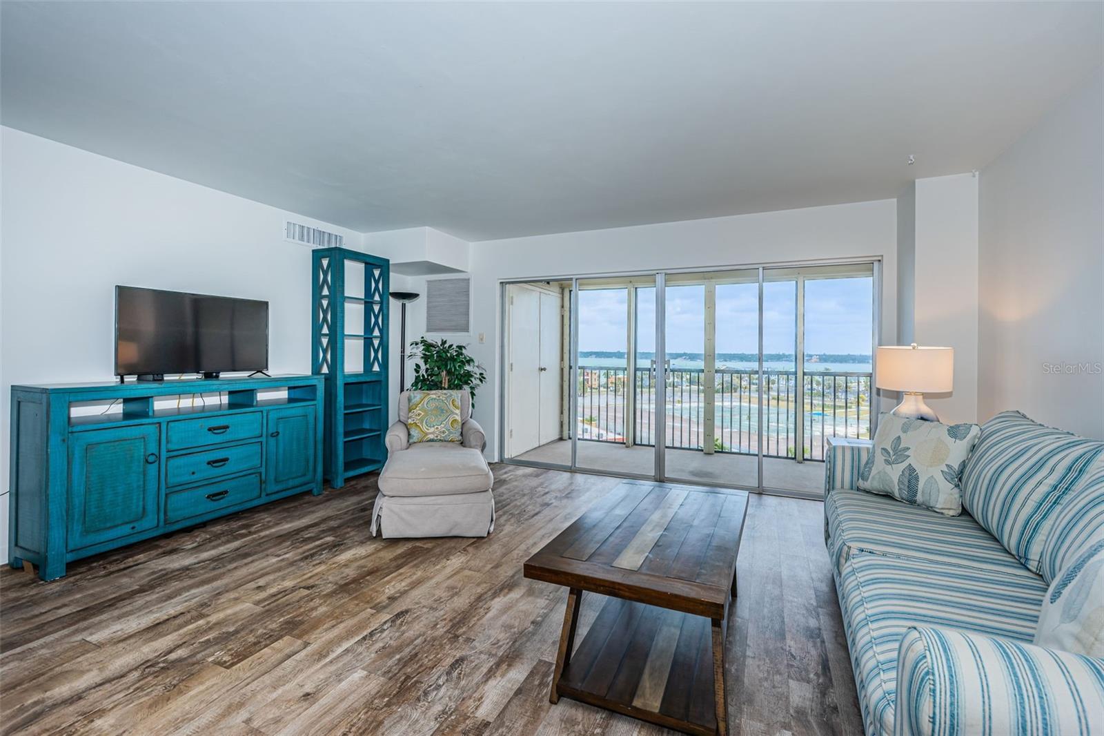 Image 5 of 48 For 10355 Paradise Boulevard 711