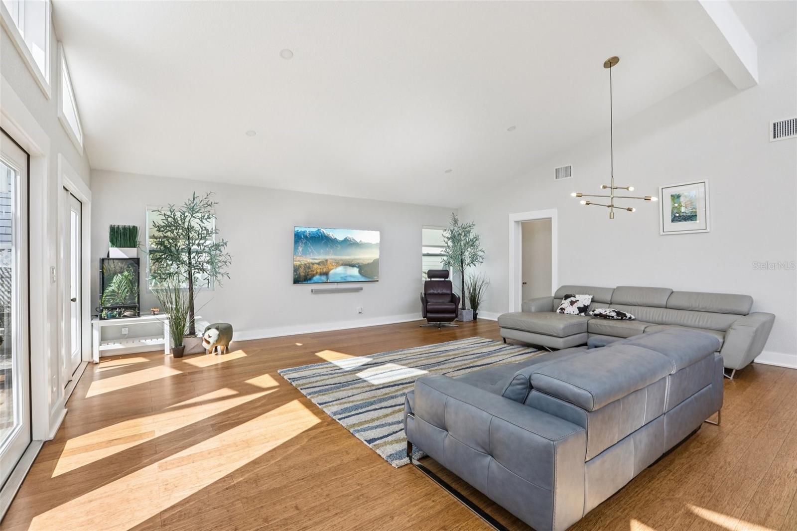 Image 6 of 40 For 4204 Jetton Avenue