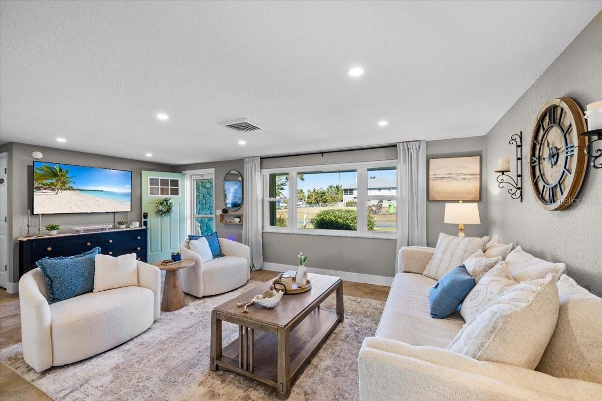 Listing photo id 8 for 4016 Flamingo Boulevard