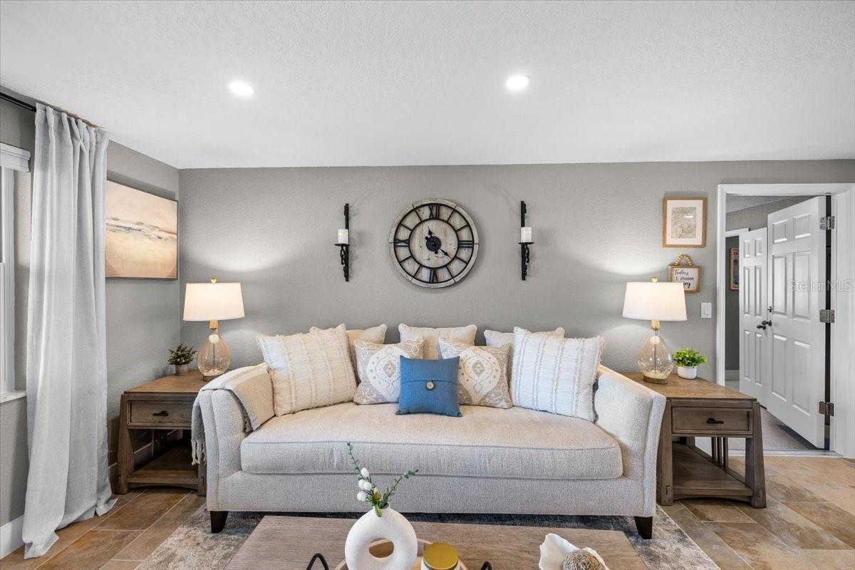 Listing photo id 9 for 4016 Flamingo Boulevard