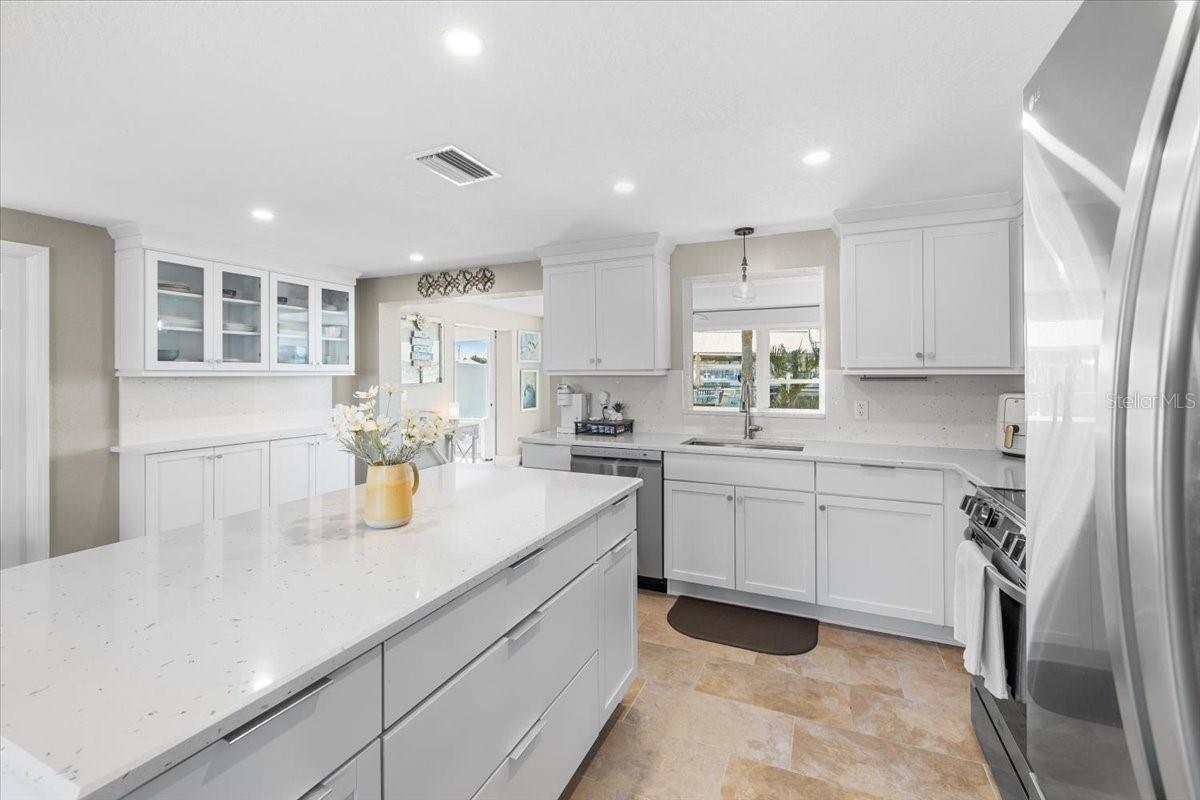 Listing photo id 13 for 4016 Flamingo Boulevard