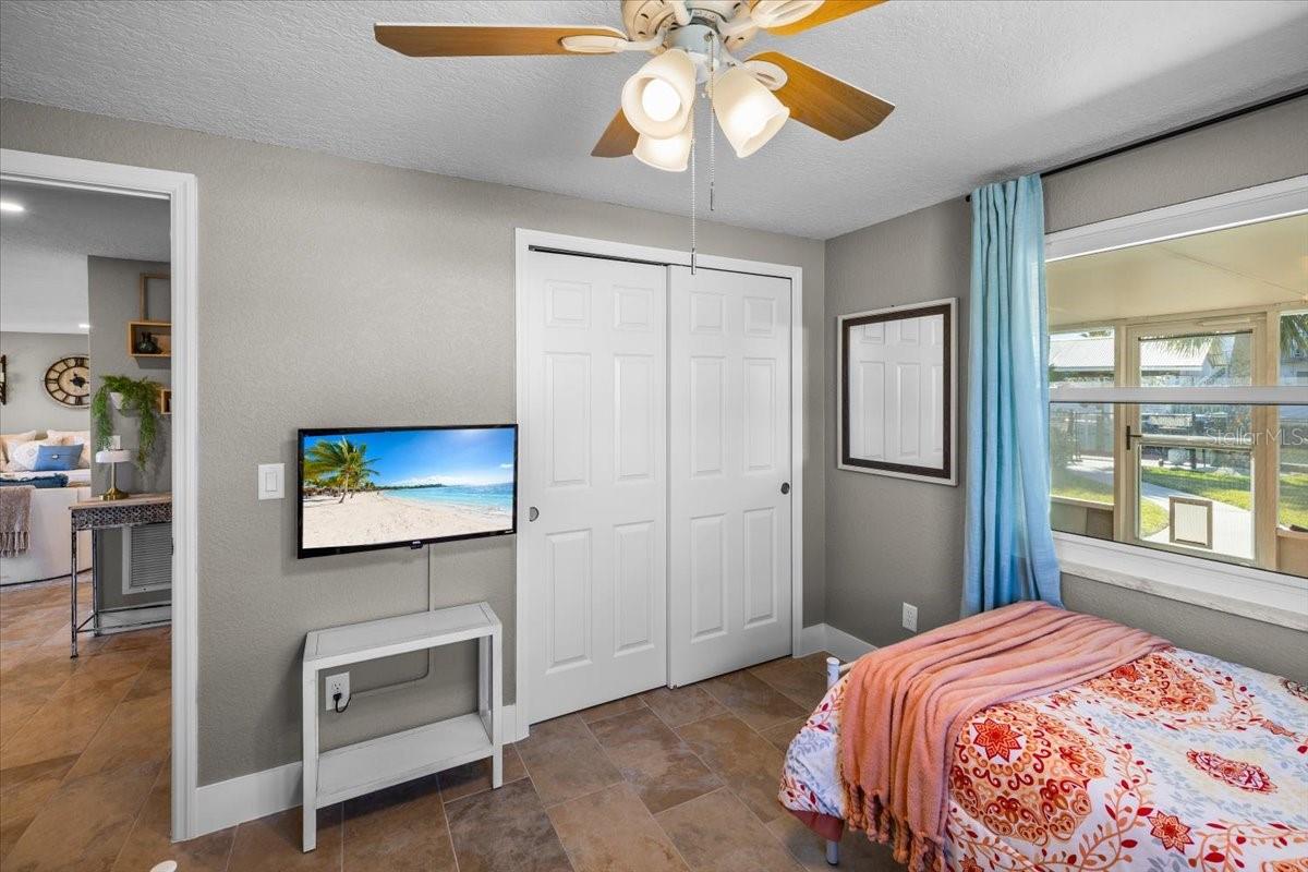 Listing photo id 21 for 4016 Flamingo Boulevard