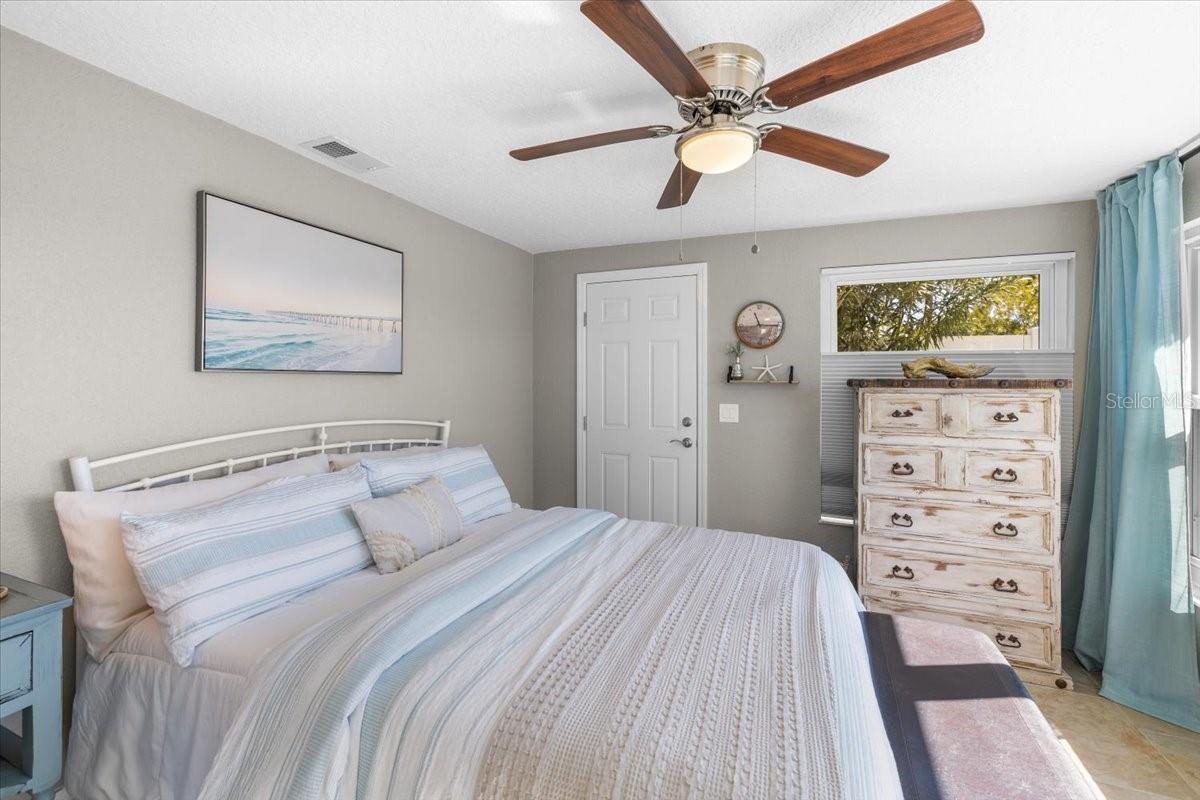 Listing photo id 22 for 4016 Flamingo Boulevard