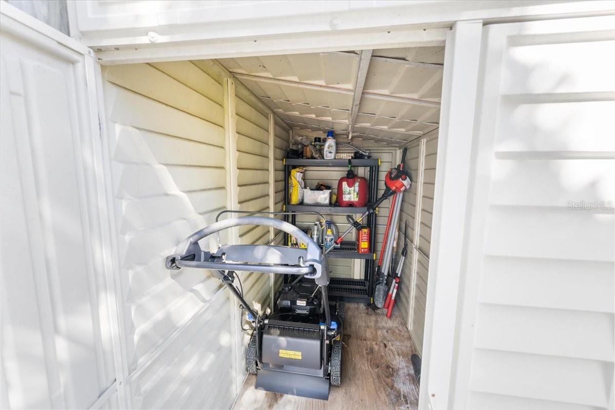 Listing photo id 35 for 4016 Flamingo Boulevard