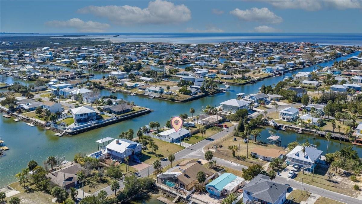 Listing photo id 38 for 4016 Flamingo Boulevard