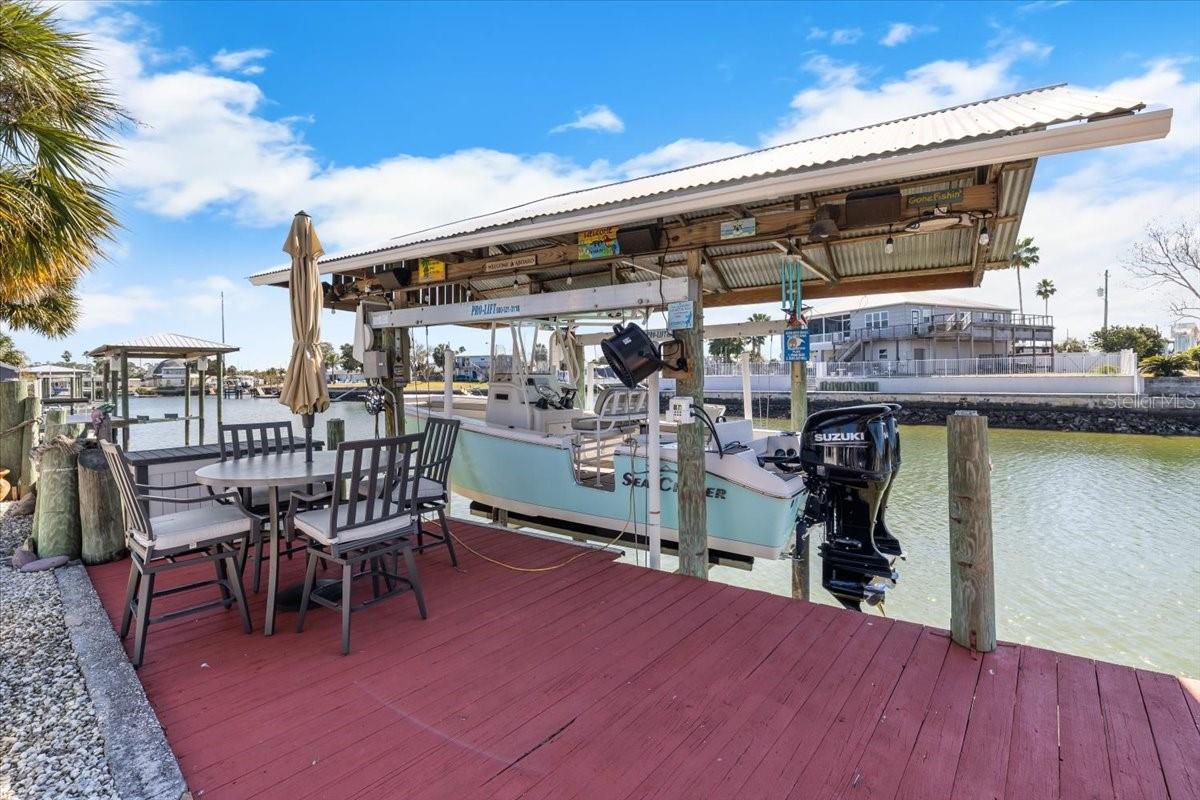 Listing photo id 5 for 4016 Flamingo Boulevard