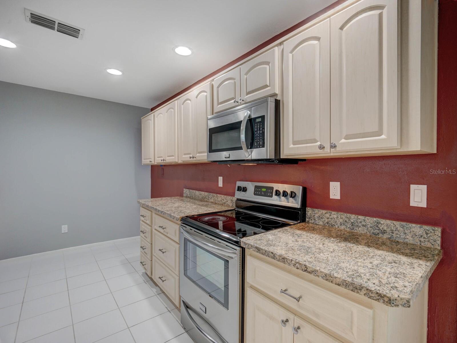 Image 18 of 35 For 365 Durham Court