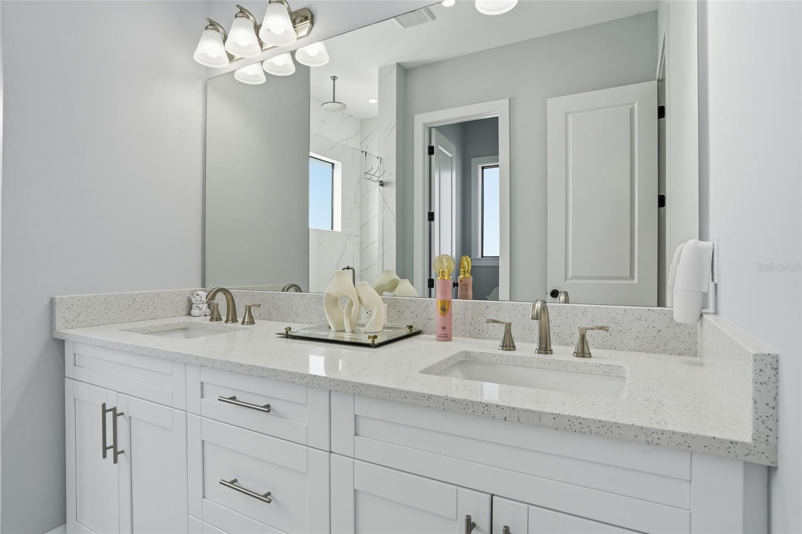 Image 13 of 25 For 2415 56th Avenue Ne