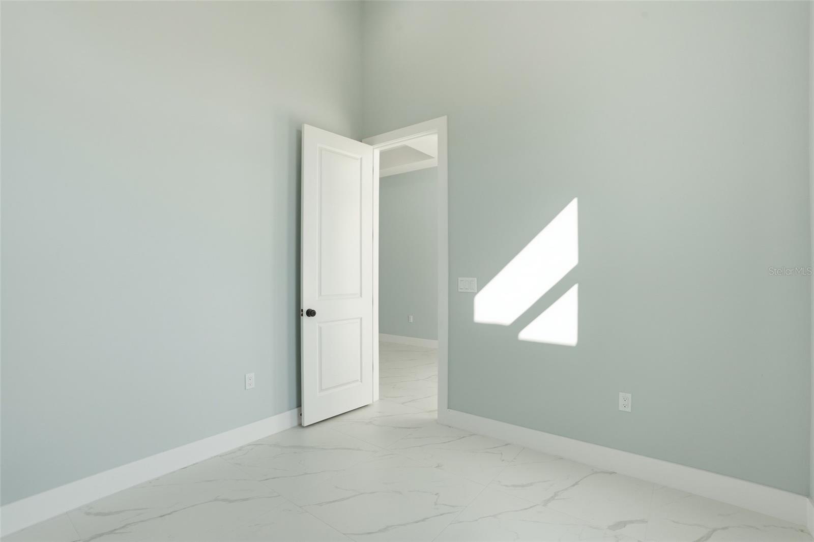 Image 14 of 25 For 2415 56th Avenue Ne