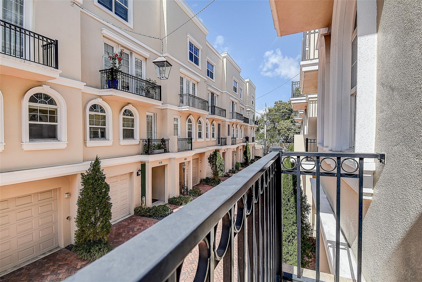 Image 14 of 43 For 411 Regent Lane N