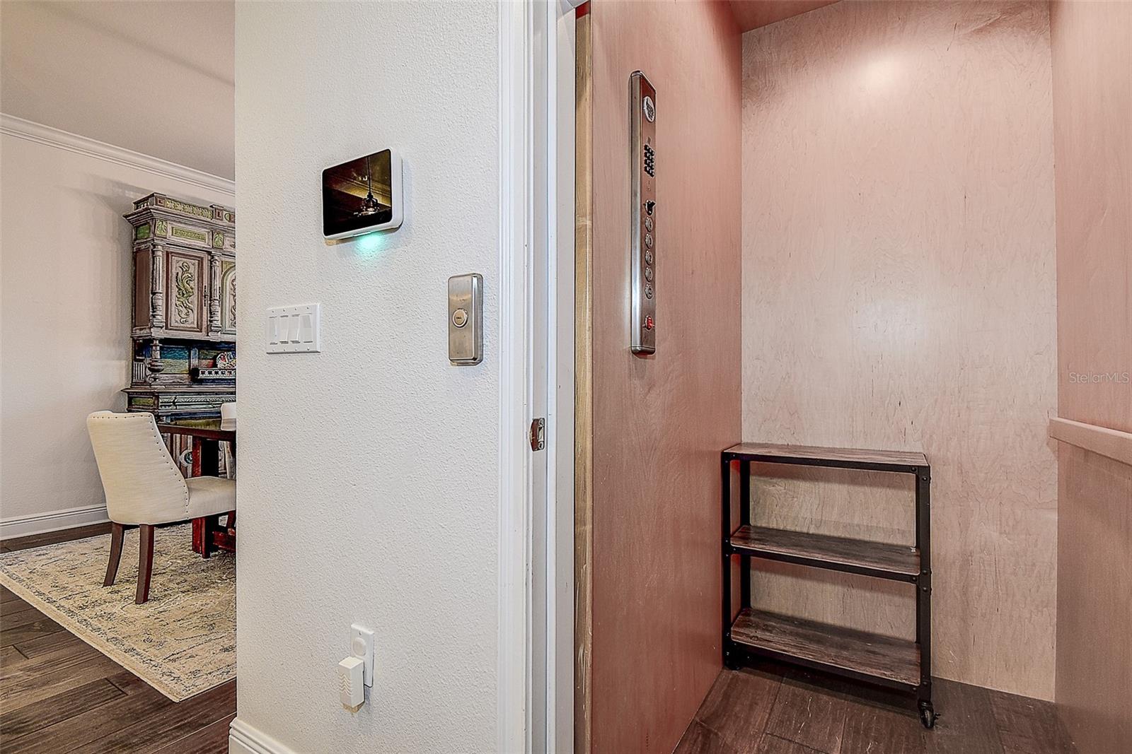 Image 15 of 43 For 411 Regent Lane N