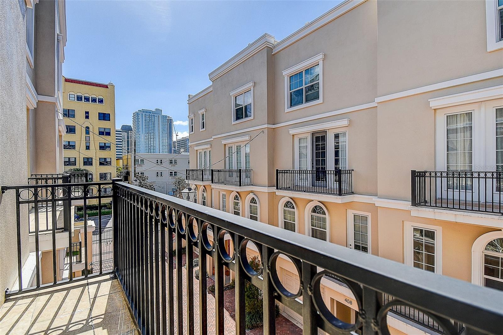 Image 21 of 43 For 411 Regent Lane N