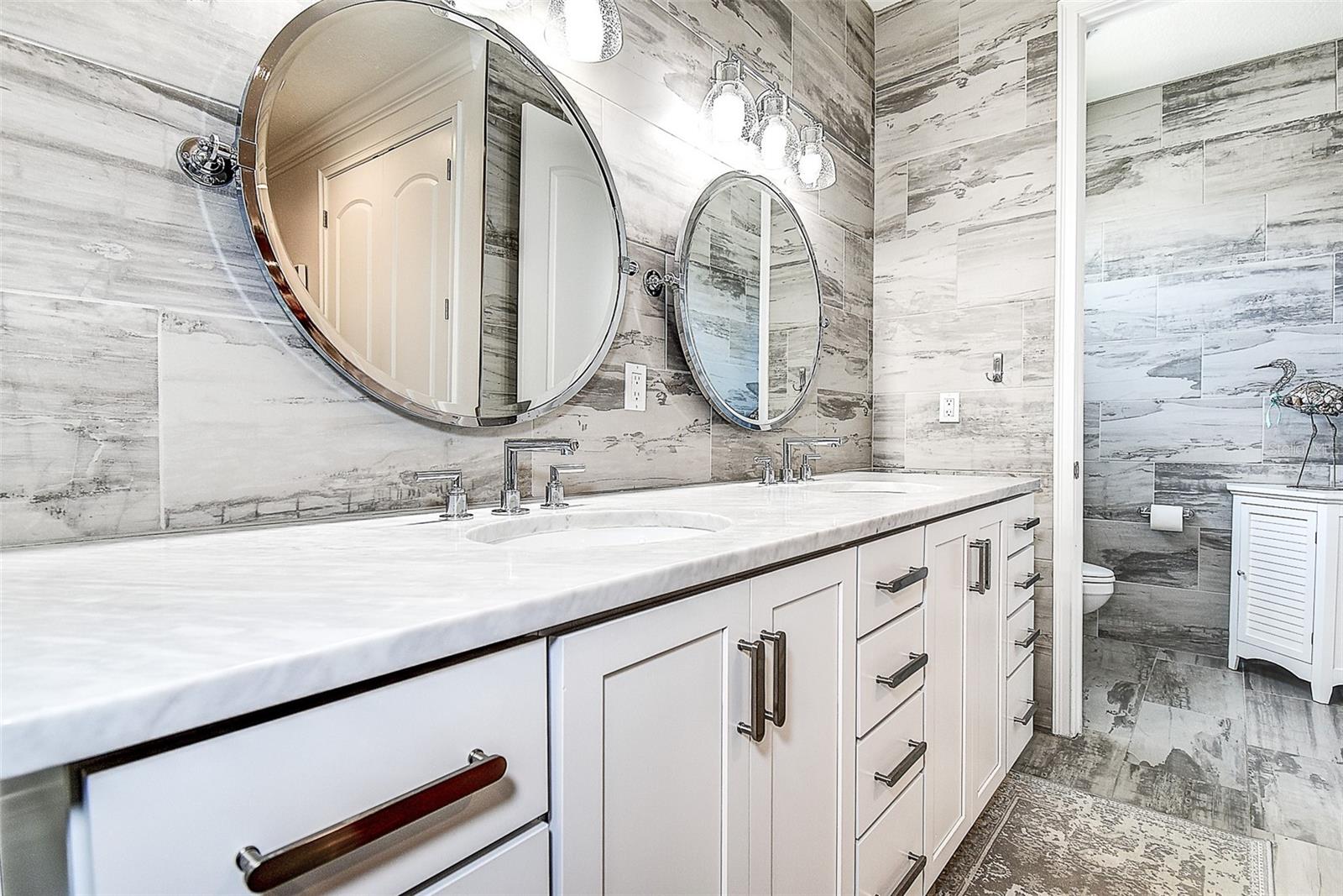 Image 23 of 43 For 411 Regent Lane N