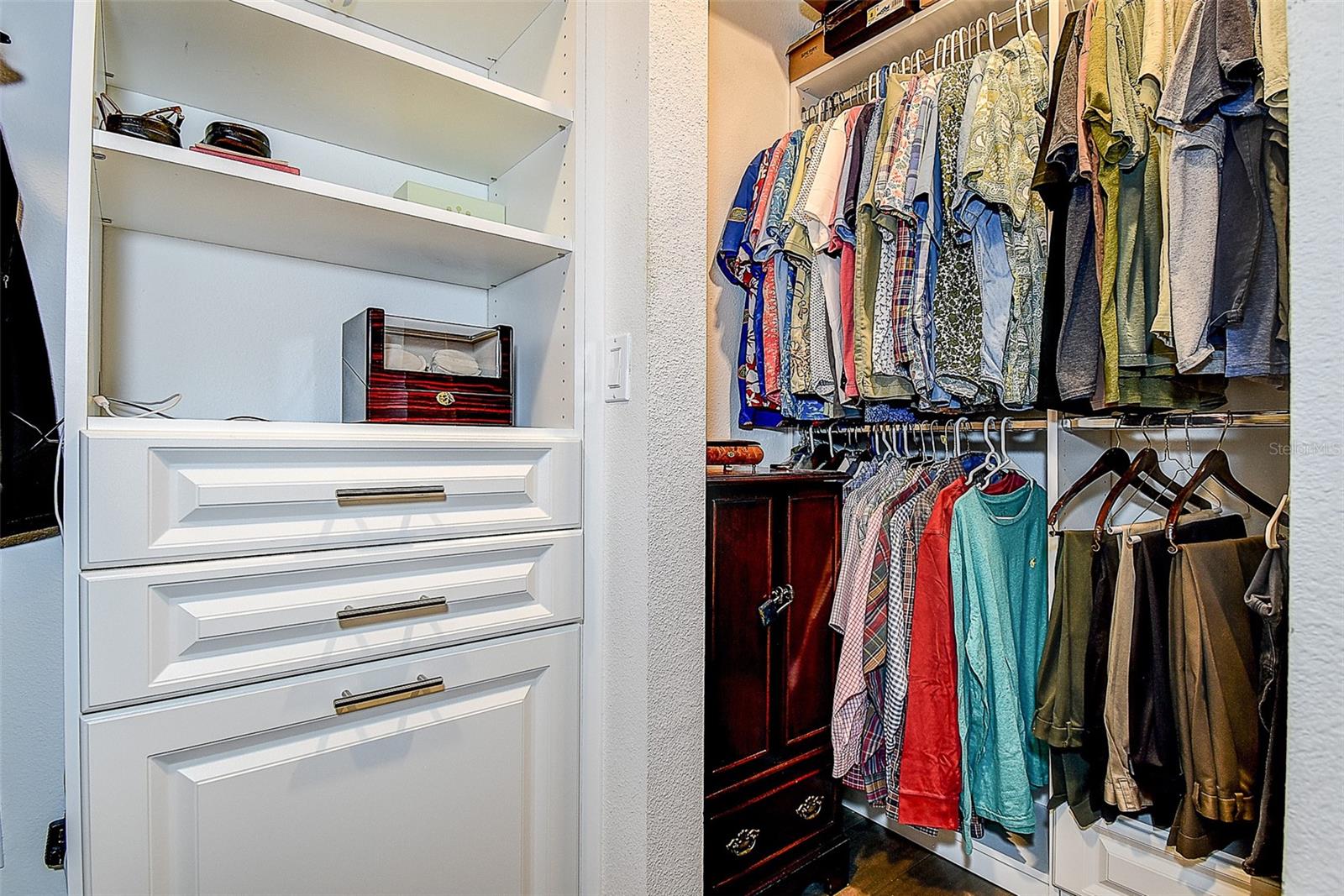 Image 25 of 43 For 411 Regent Lane N