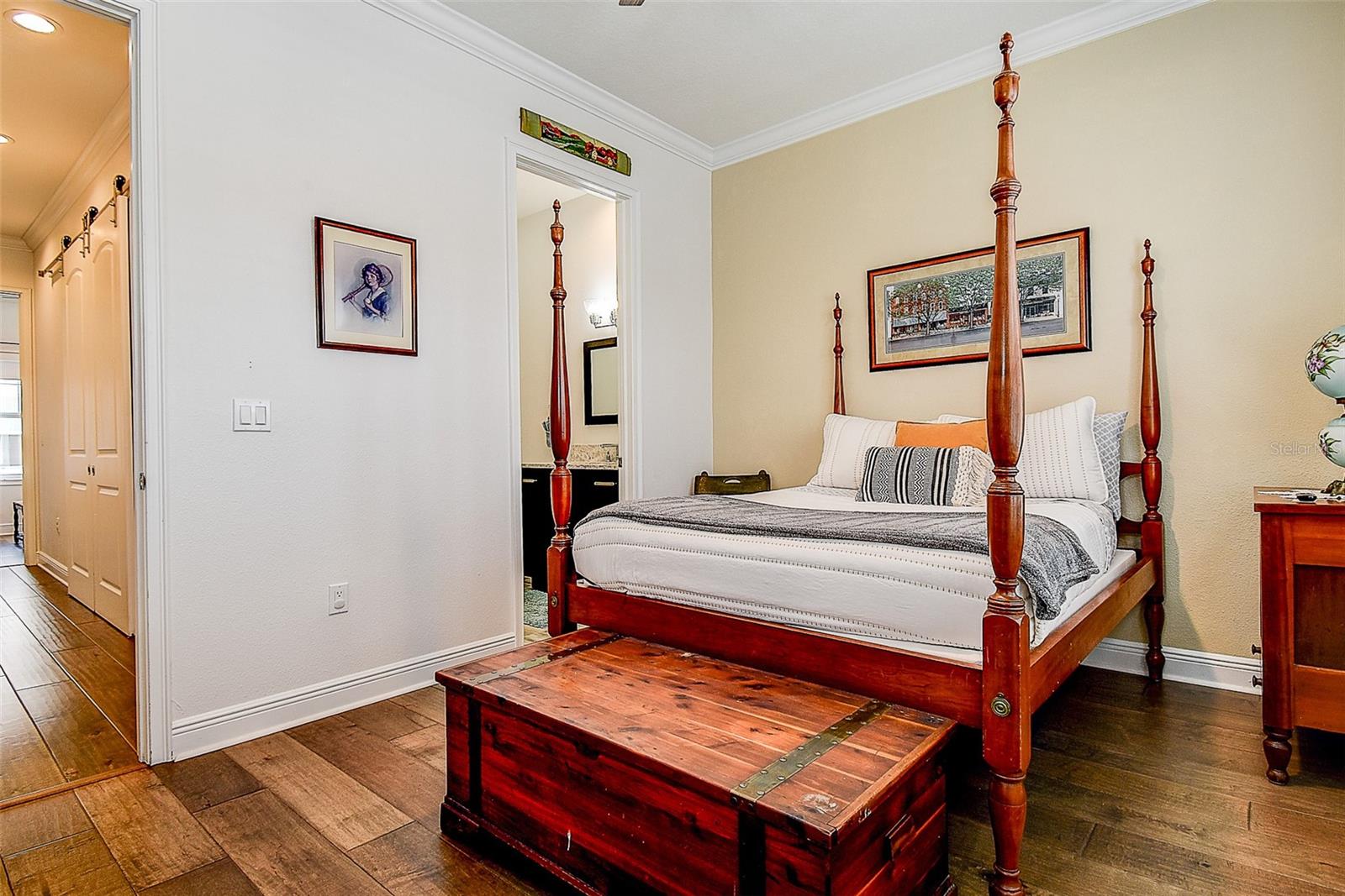 Image 27 of 43 For 411 Regent Lane N