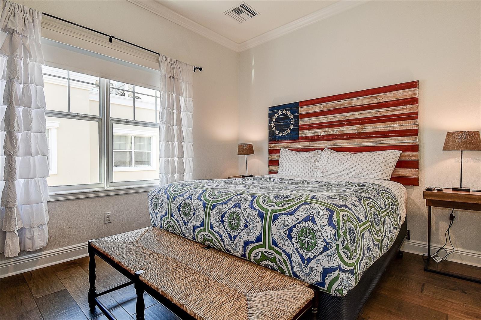 Image 30 of 43 For 411 Regent Lane N