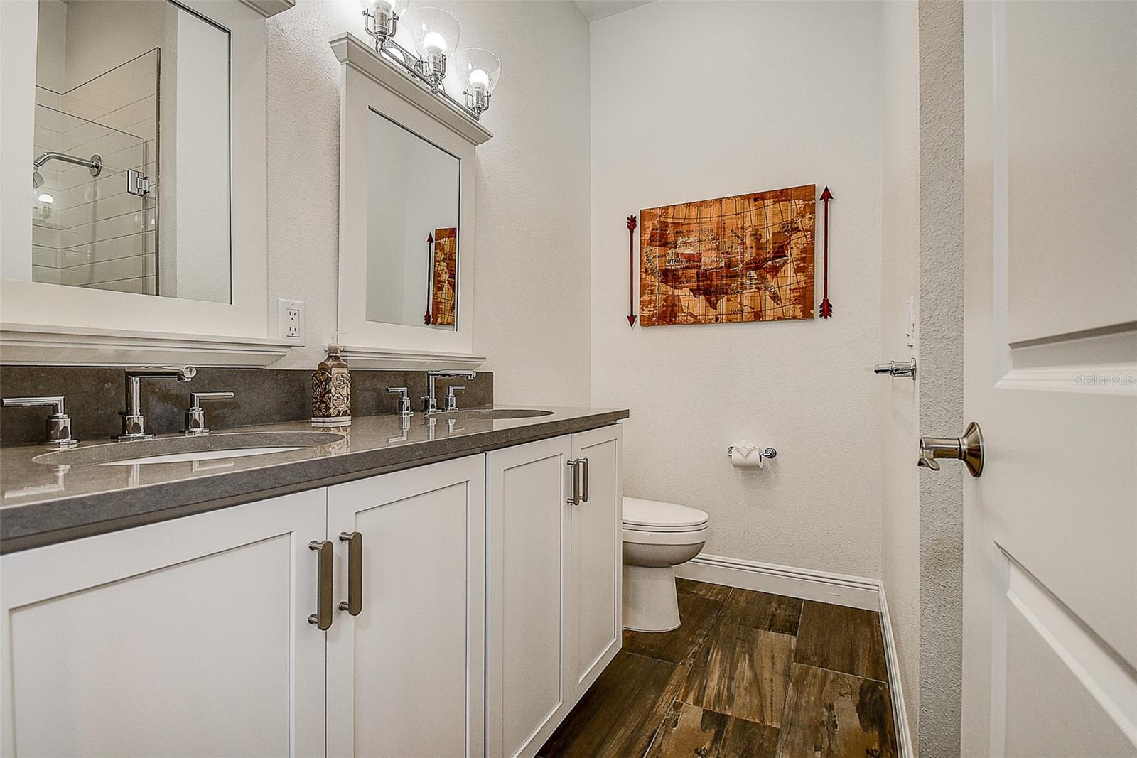 Image 32 of 43 For 411 Regent Lane N