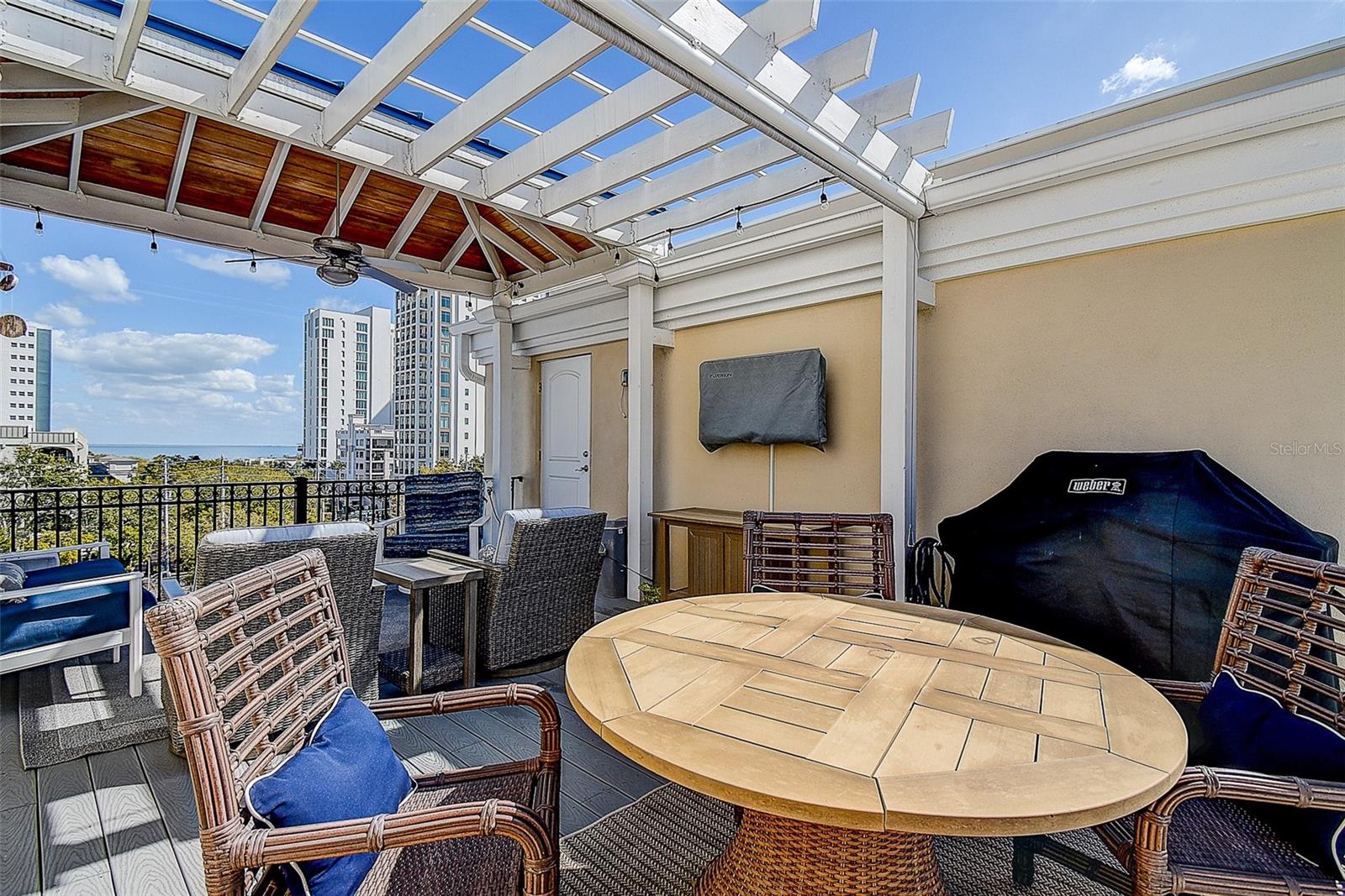 Image 35 of 43 For 411 Regent Lane N