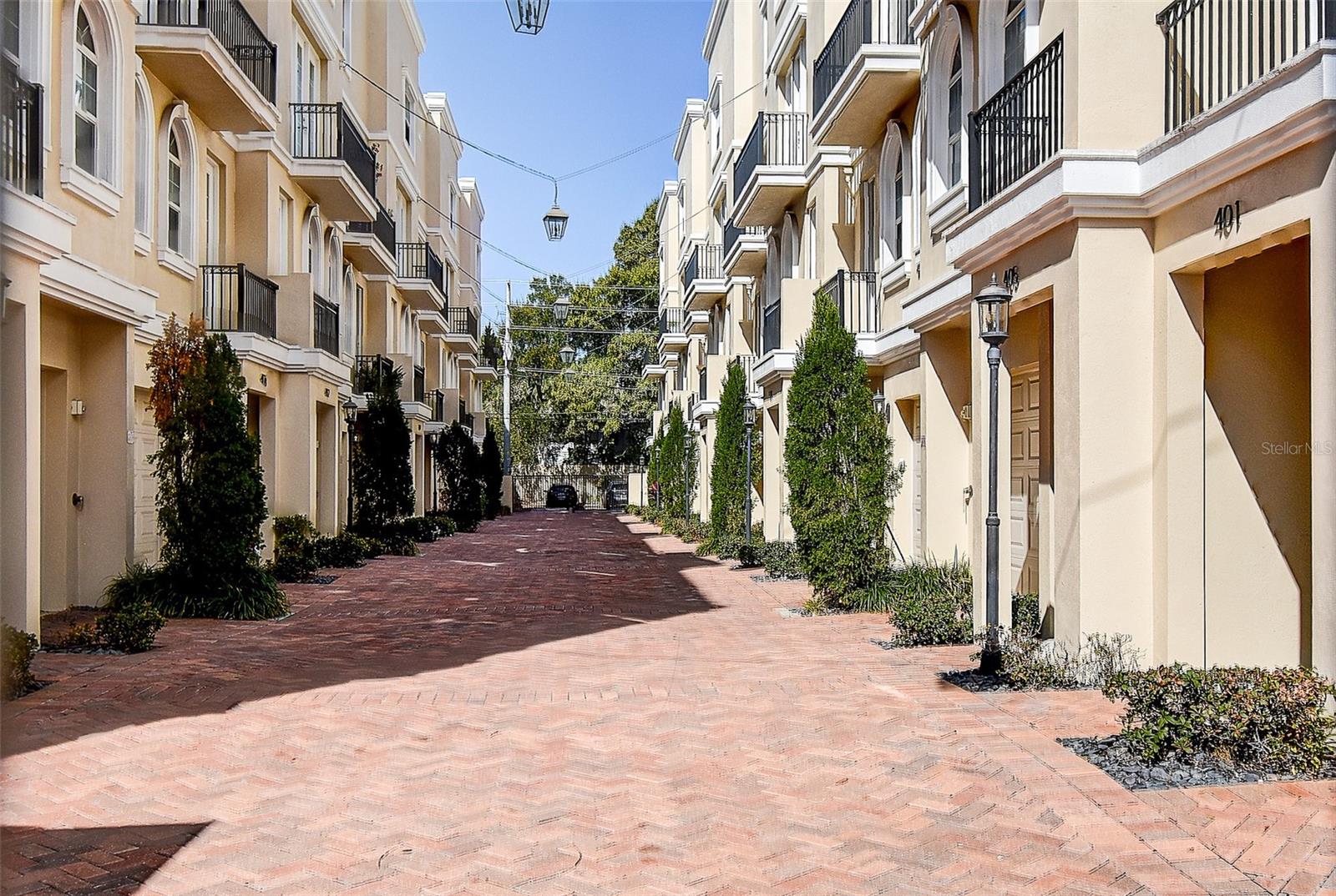 Image 38 of 43 For 411 Regent Lane N