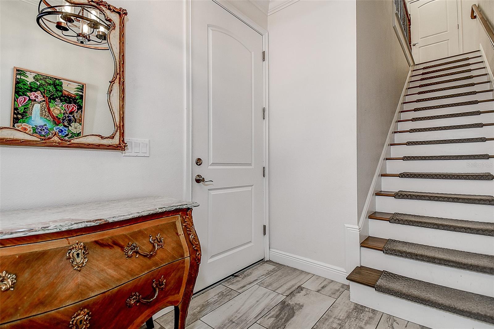 Image 4 of 43 For 411 Regent Lane N