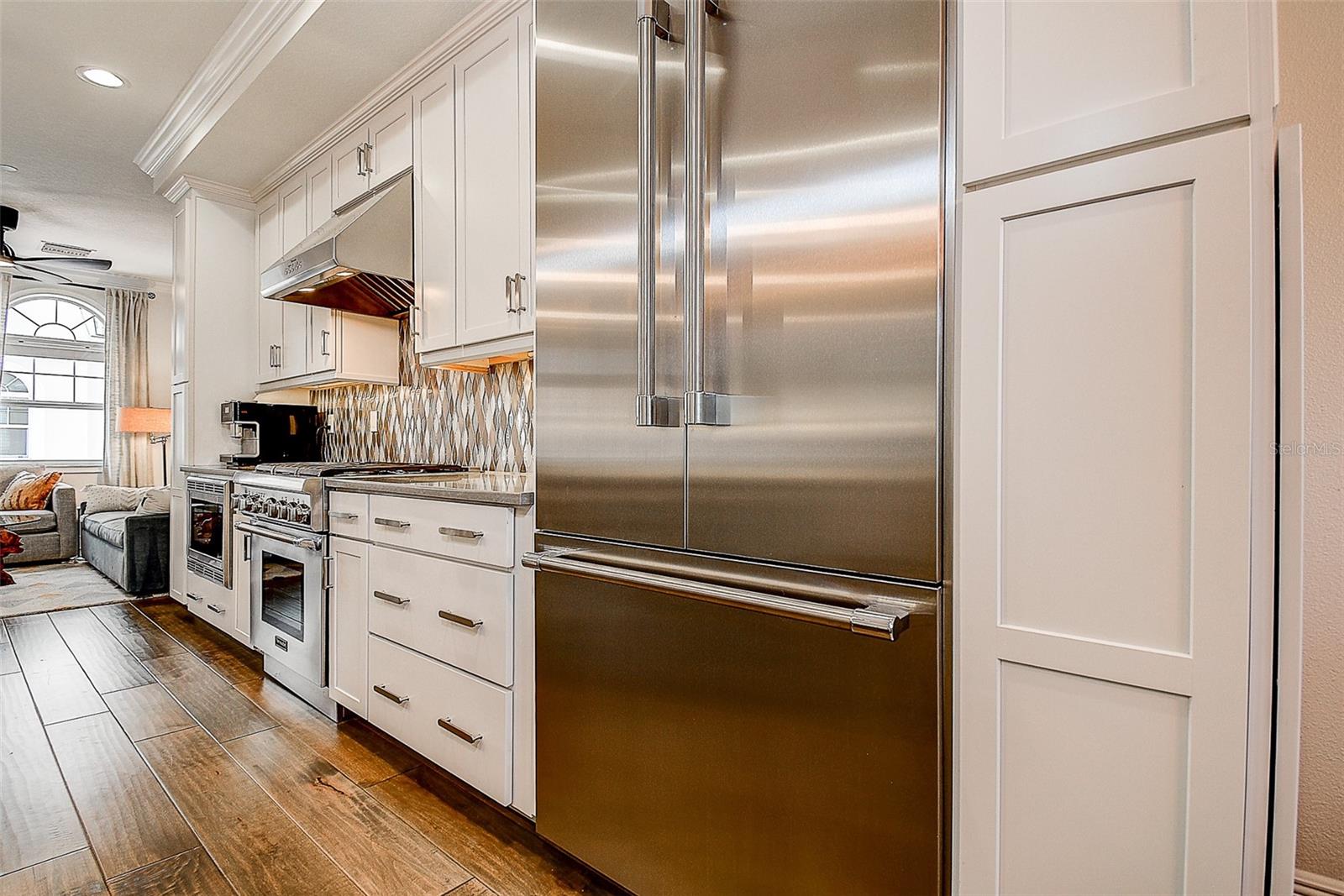 Image 7 of 43 For 411 Regent Lane N