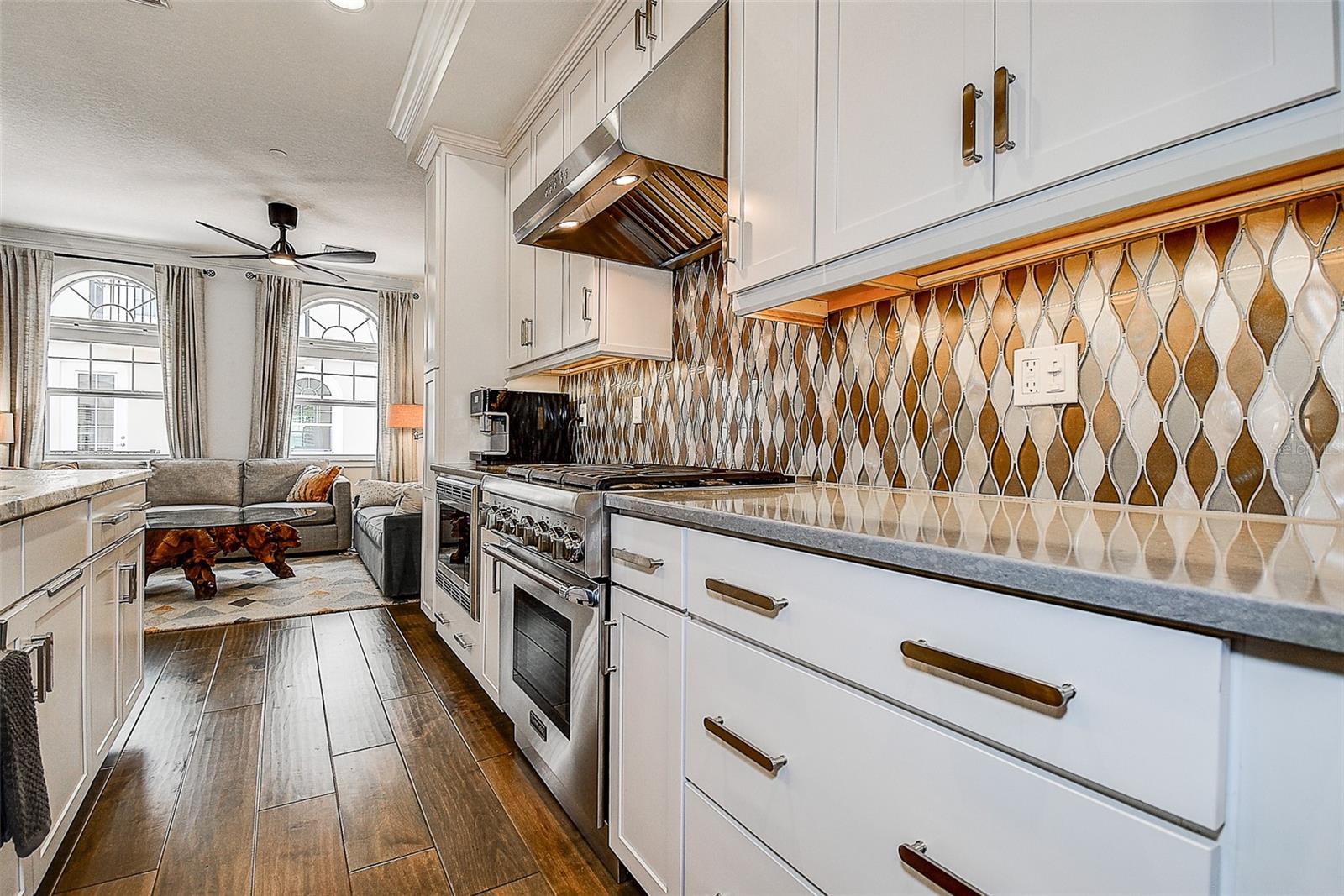 Image 8 of 43 For 411 Regent Lane N