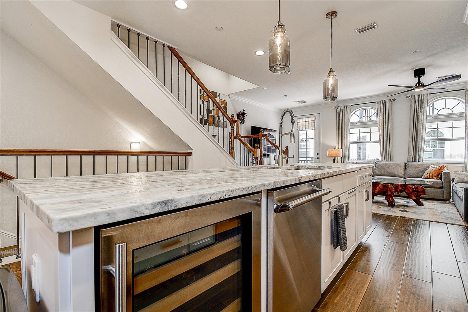 Image 9 of 43 For 411 Regent Lane N