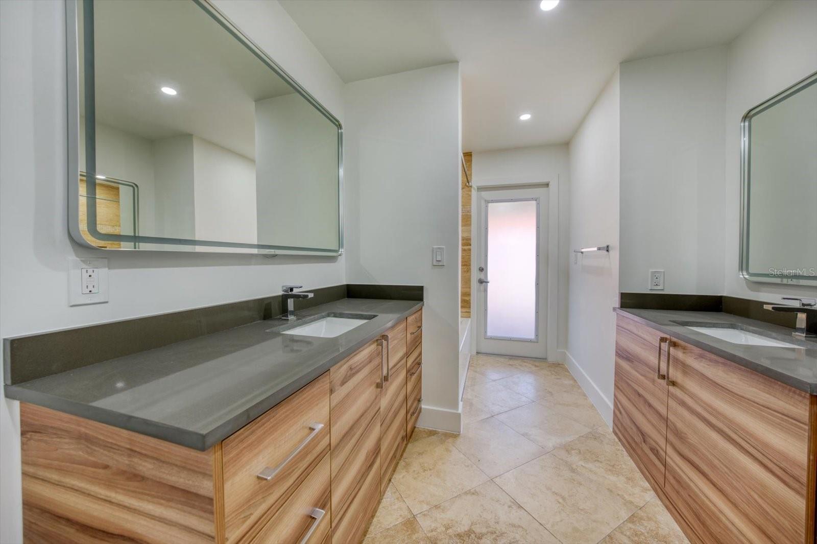 Image 17 of 27 For 2031 Tanglewood Way Ne