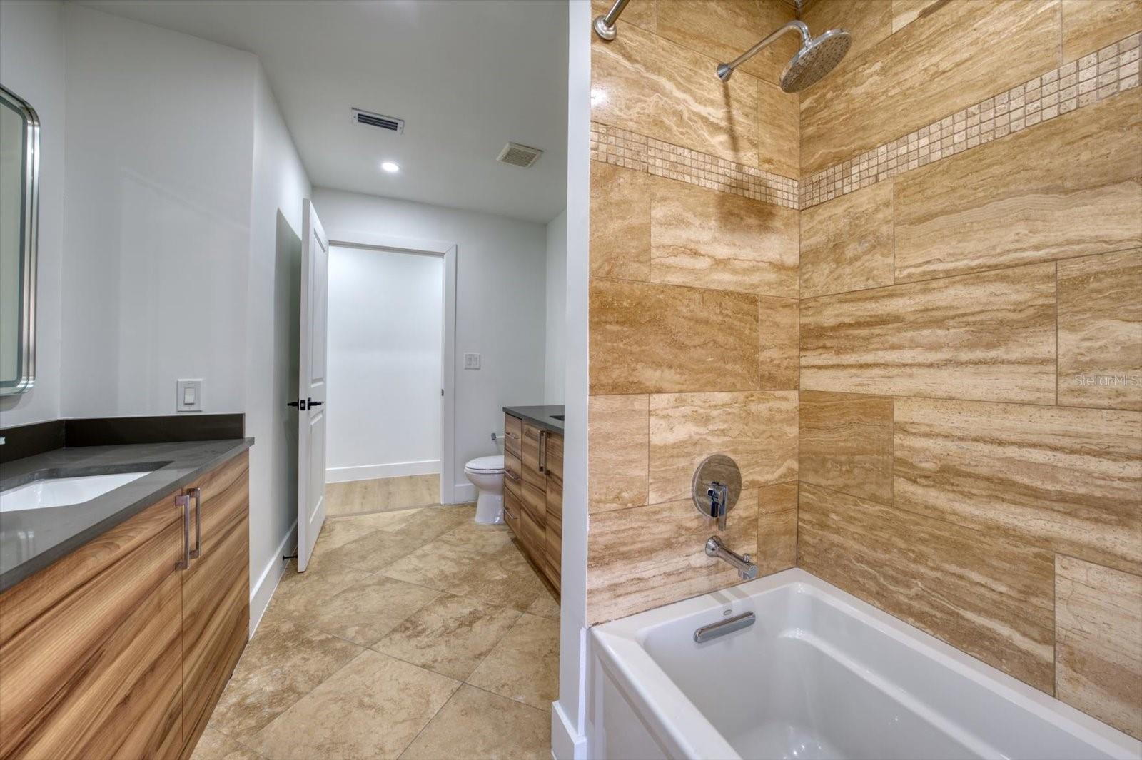 Image 18 of 27 For 2031 Tanglewood Way Ne