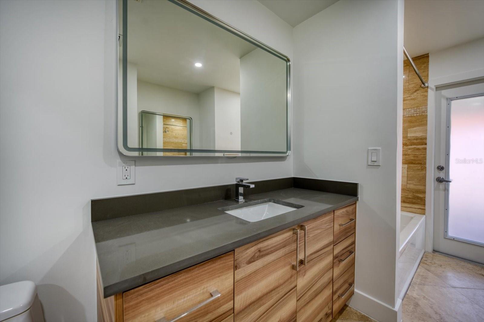 Image 19 of 27 For 2031 Tanglewood Way Ne