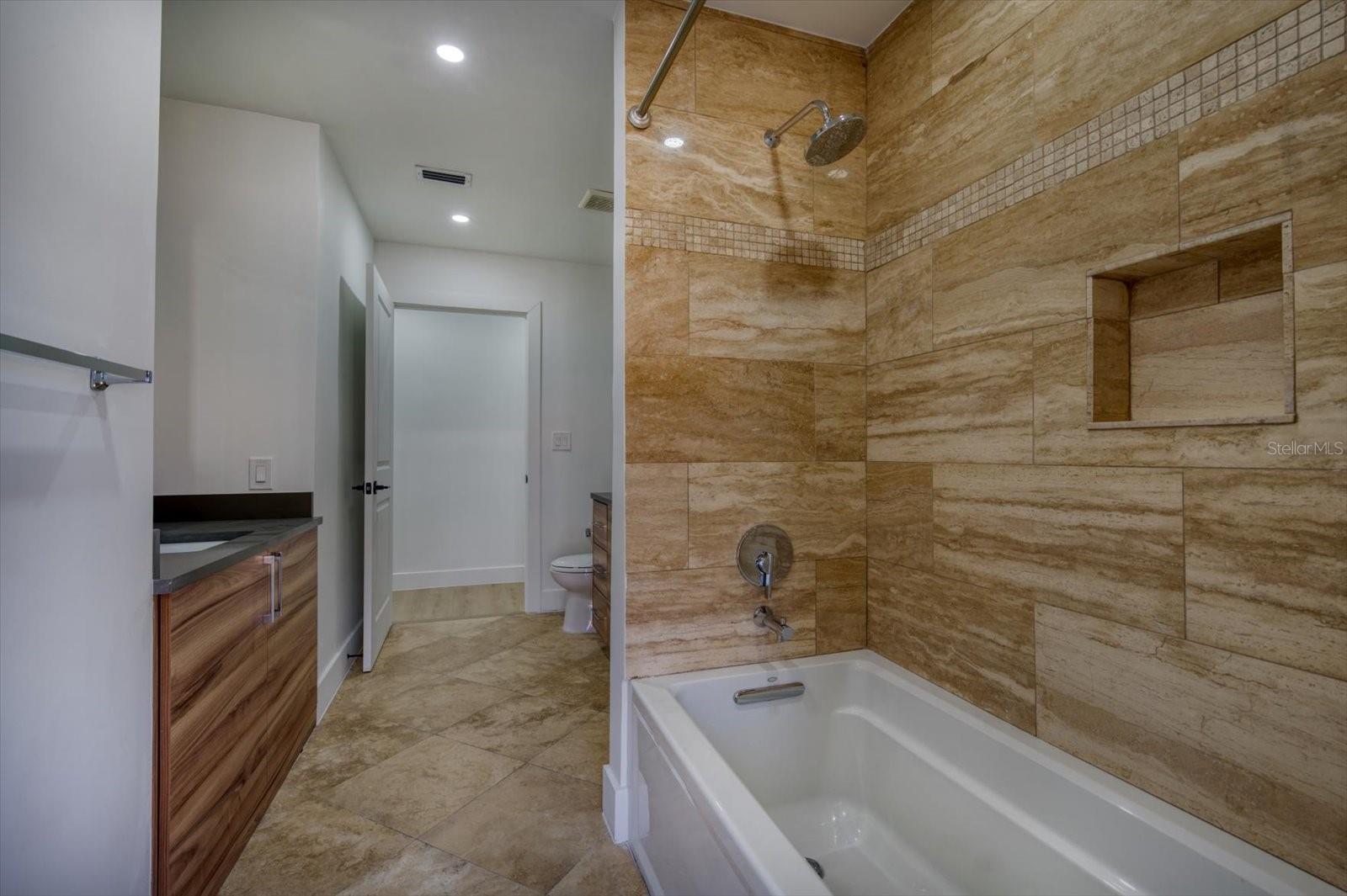 Image 20 of 27 For 2031 Tanglewood Way Ne