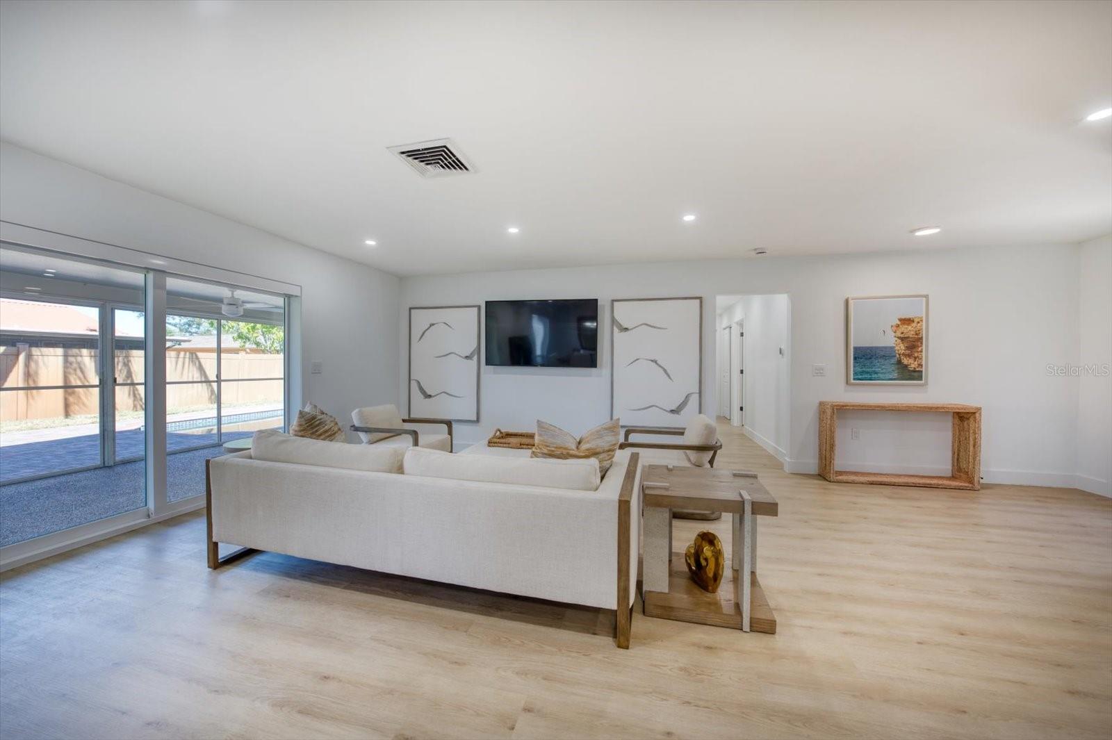 Image 7 of 27 For 2031 Tanglewood Way Ne