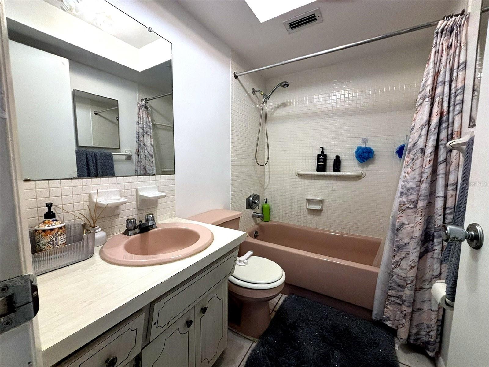 Image 14 of 19 For 1433 Belcher Road B2