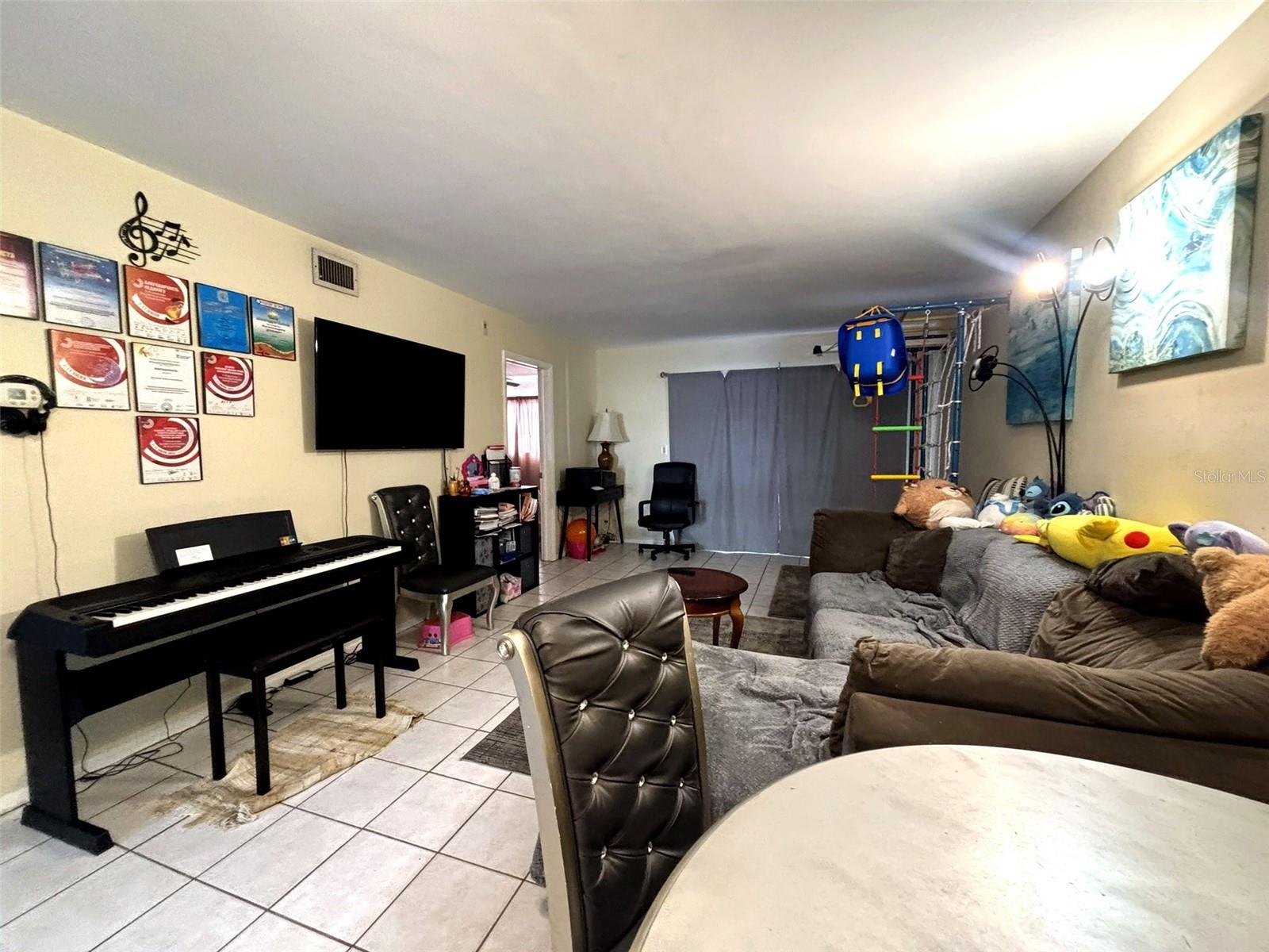 Image 6 of 19 For 1433 Belcher Road B2