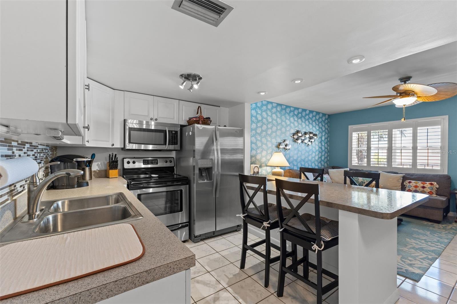 Image 14 of 50 For 10280 Gulf Boulevard 25