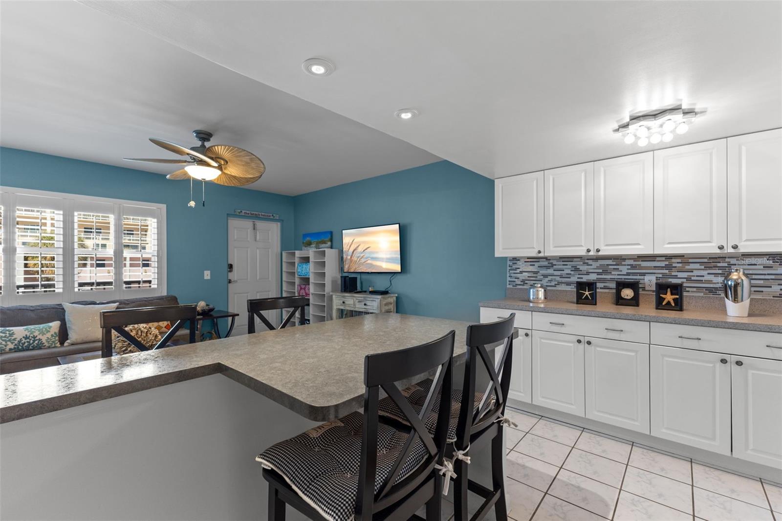 Image 15 of 50 For 10280 Gulf Boulevard 25