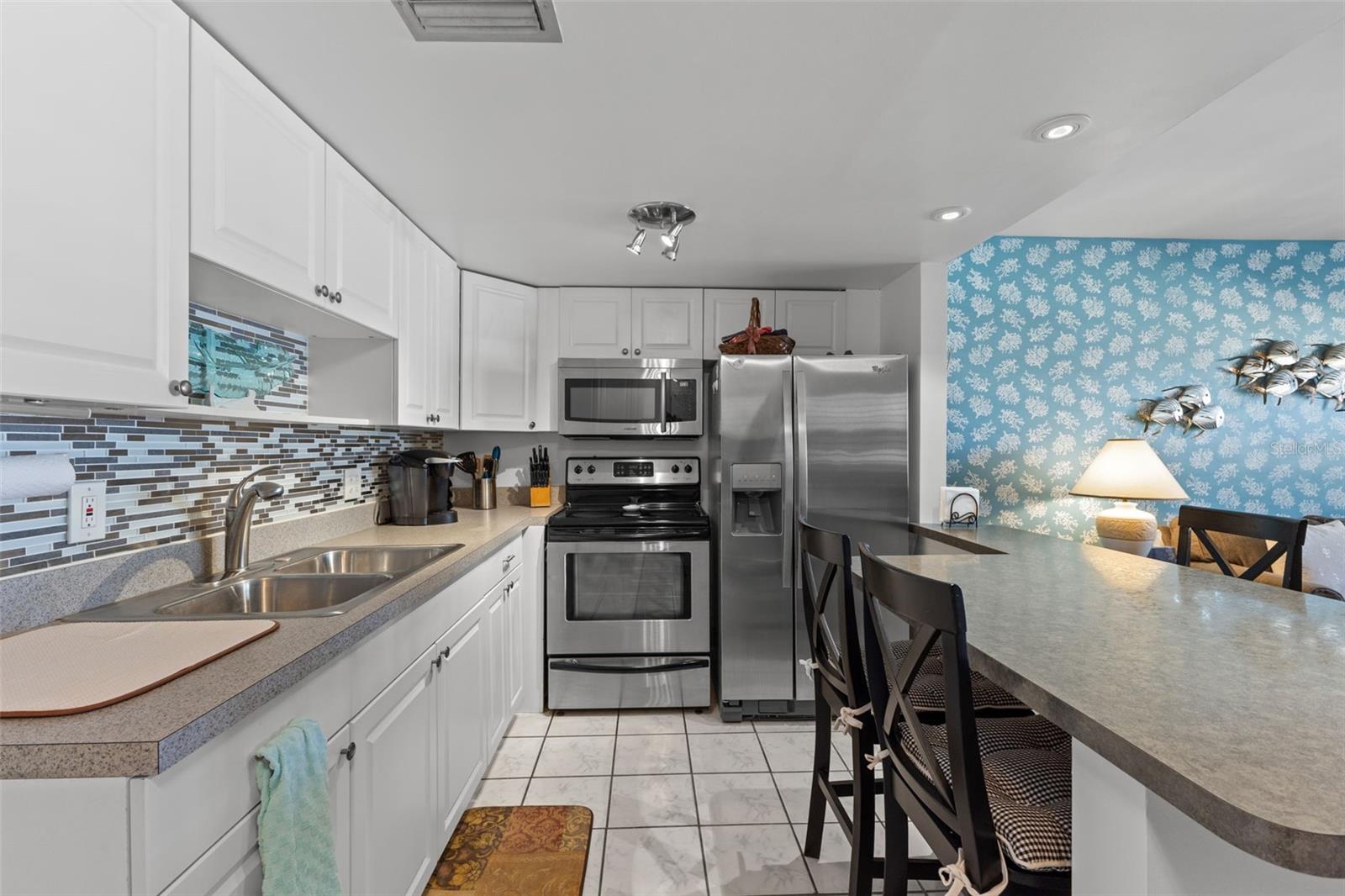 Image 16 of 50 For 10280 Gulf Boulevard 25