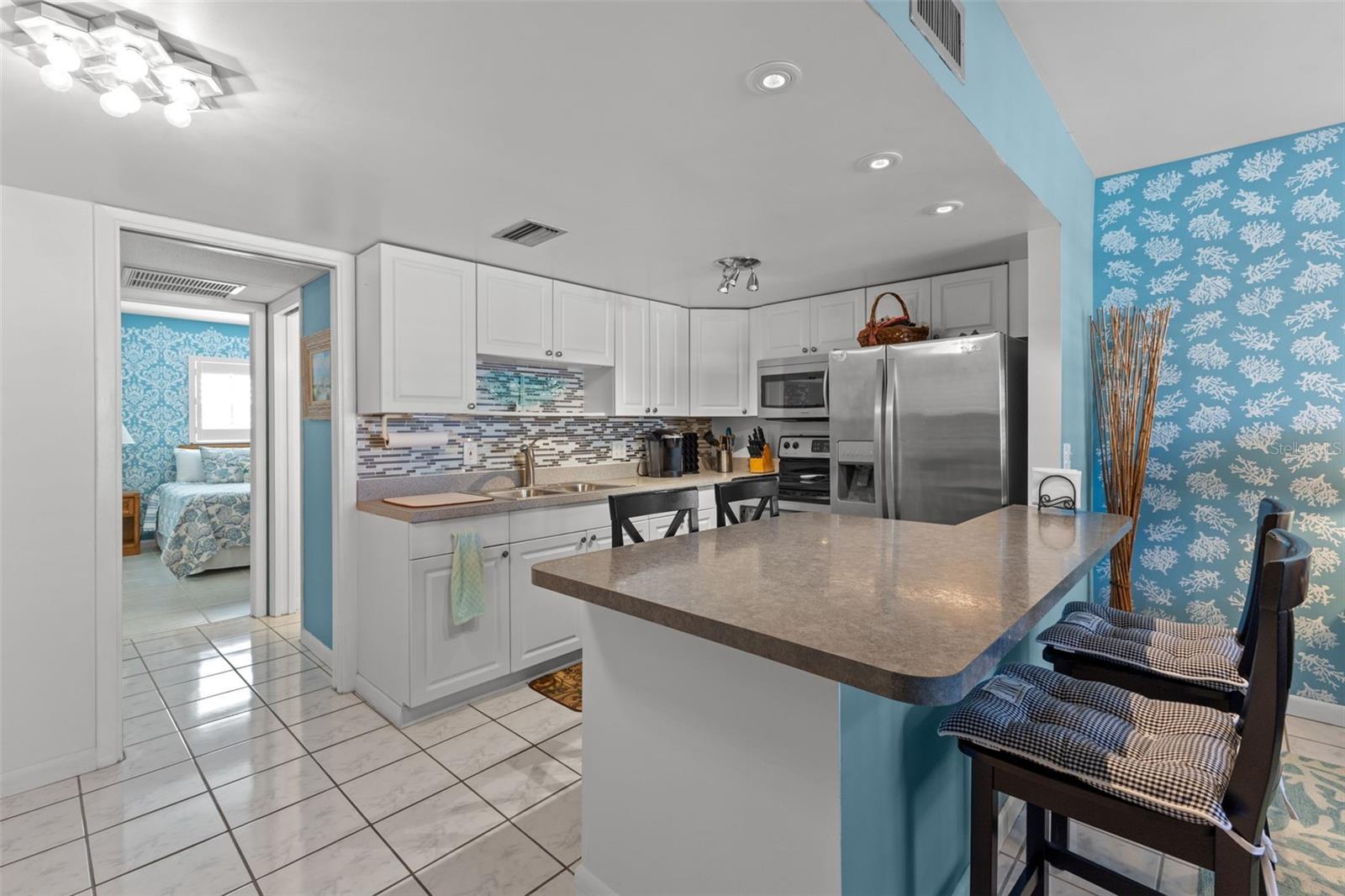 Image 17 of 50 For 10280 Gulf Boulevard 25