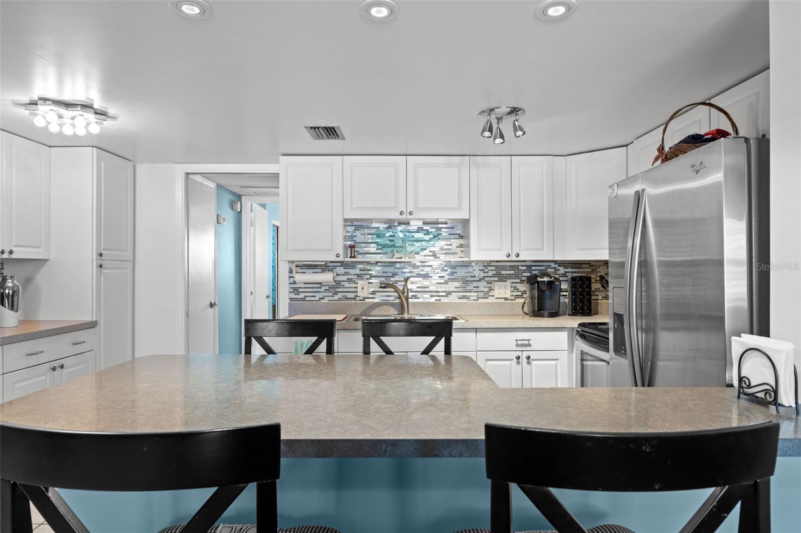 Image 18 of 50 For 10280 Gulf Boulevard 25