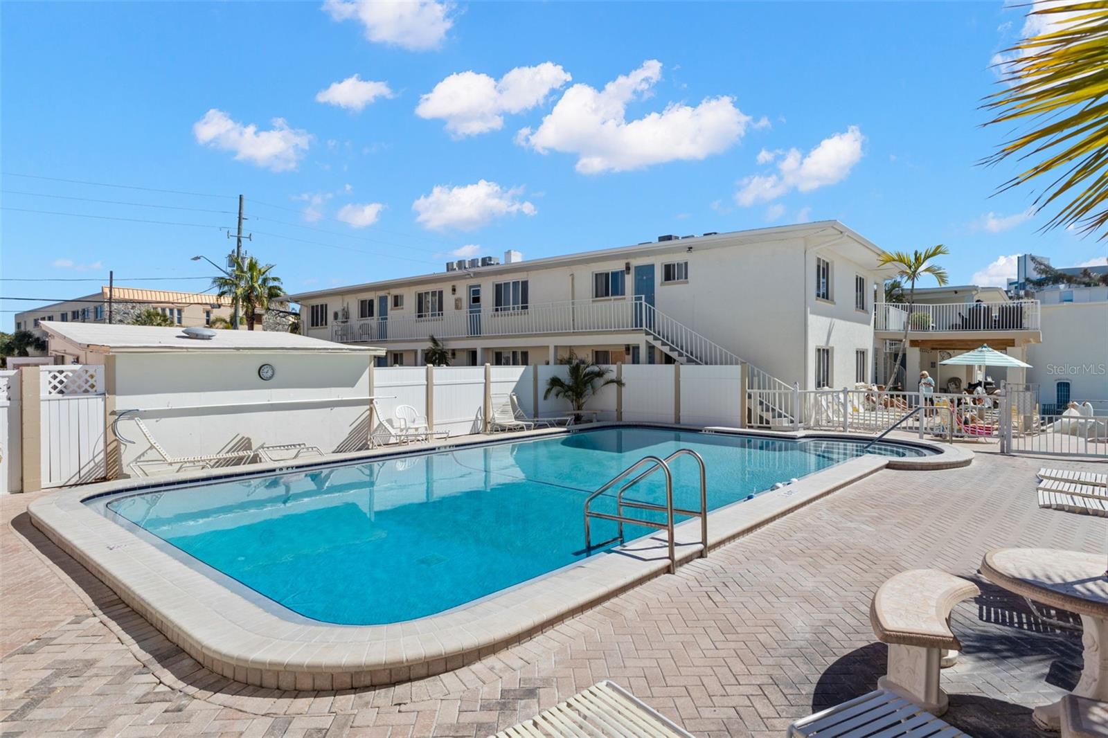 Image 26 of 50 For 10280 Gulf Boulevard 25