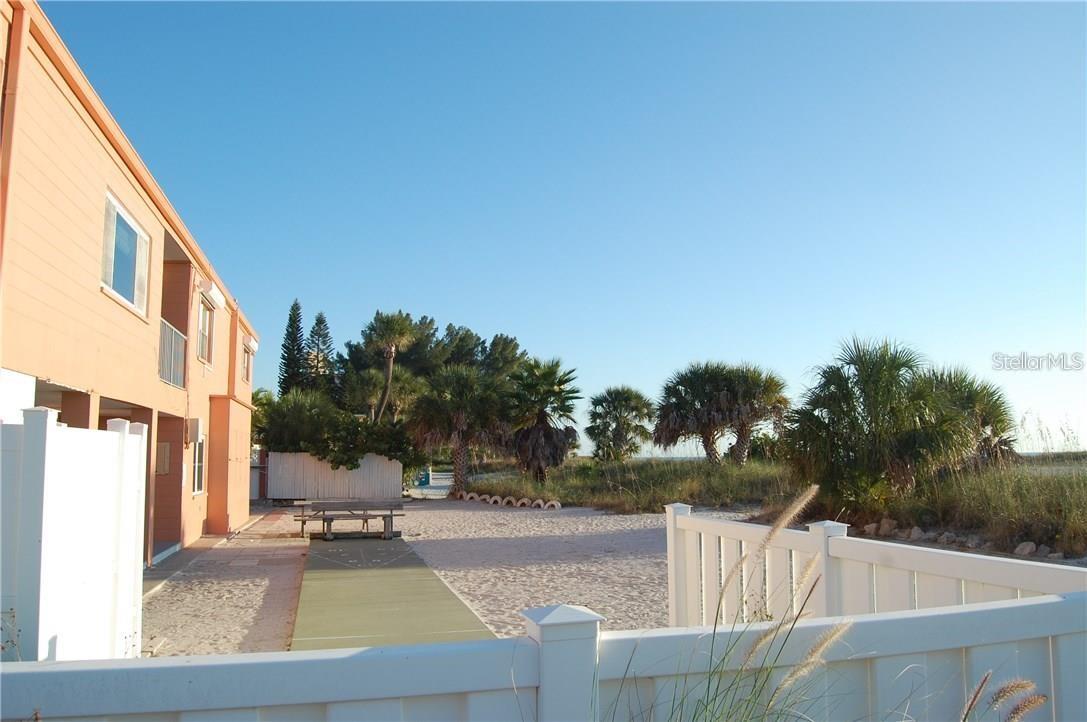 Image 30 of 50 For 10280 Gulf Boulevard 25