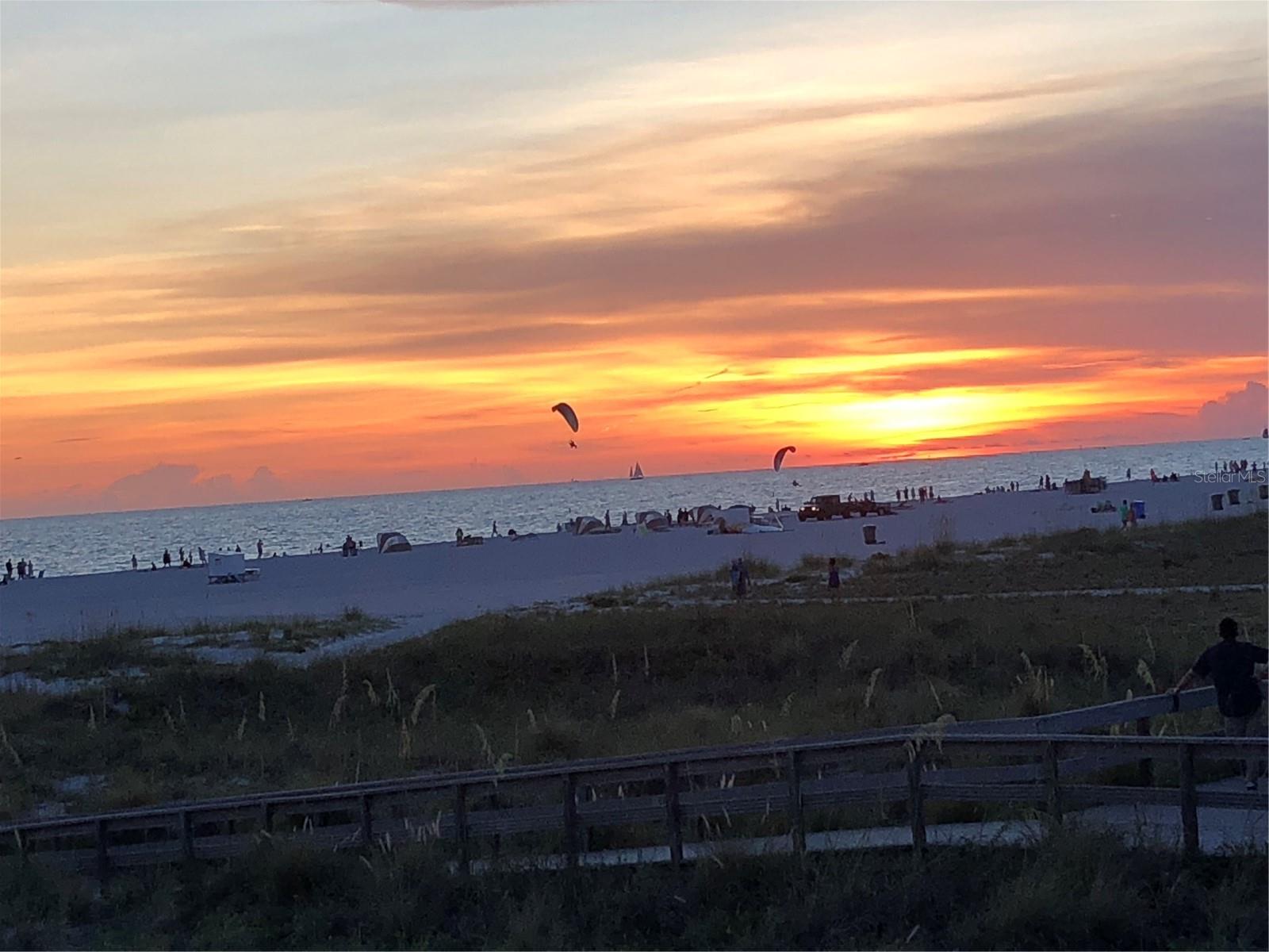 Image 45 of 50 For 10280 Gulf Boulevard 25