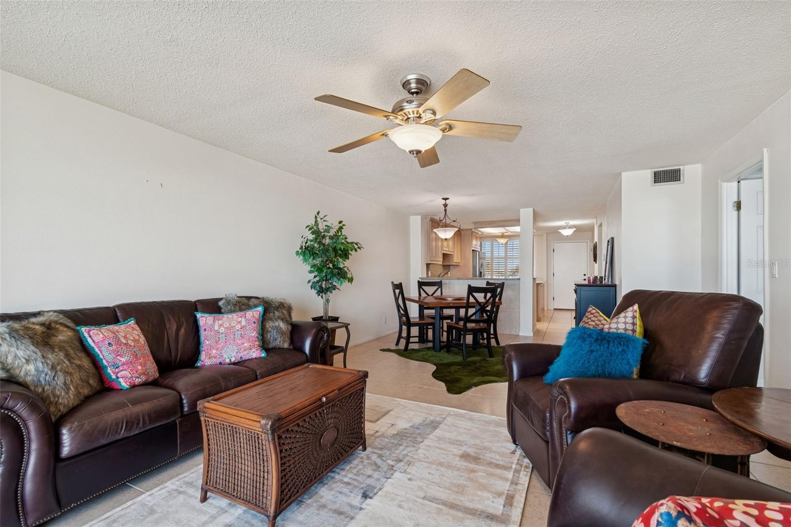 Image 17 of 52 For 7100 Sunset Way 302