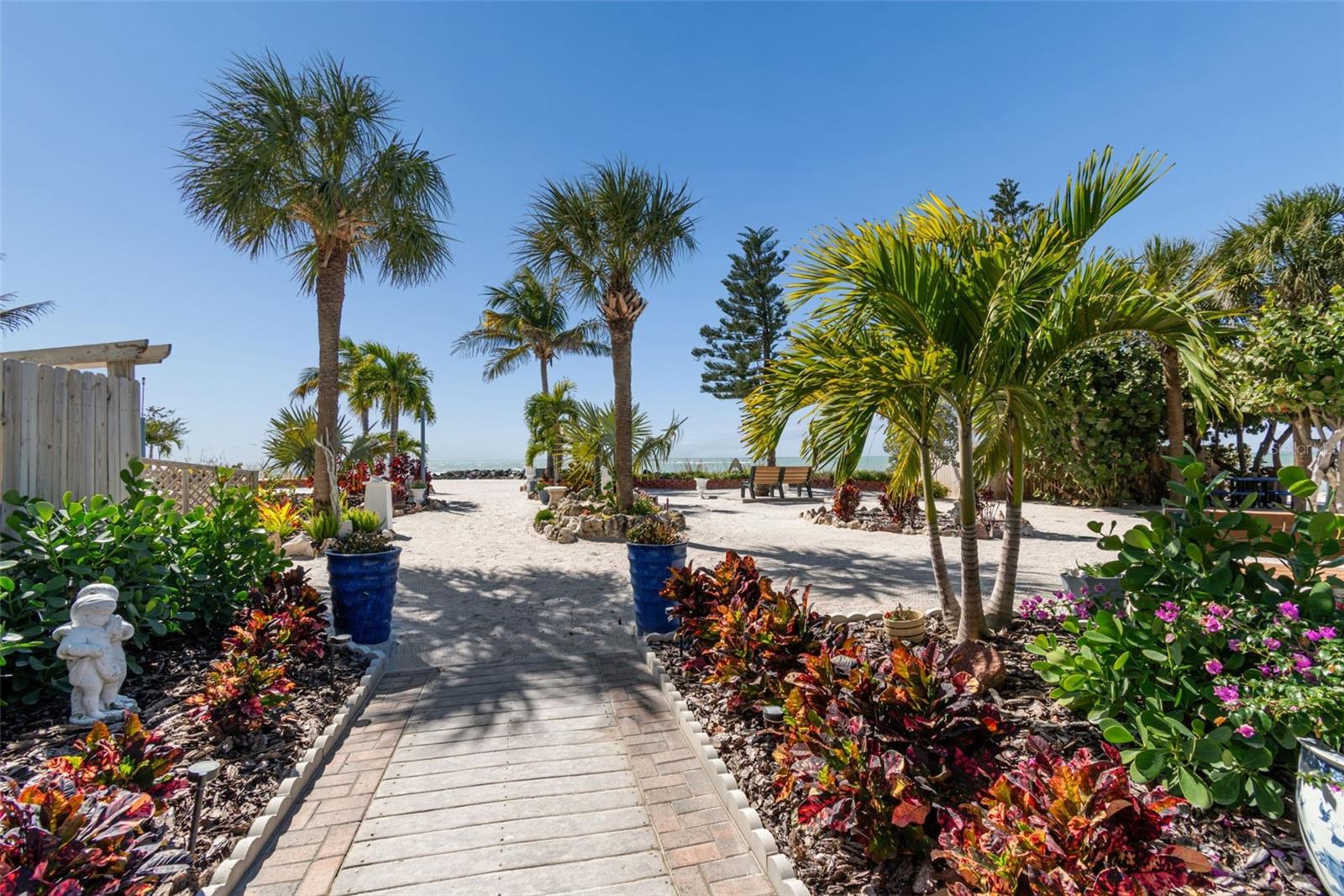 Image 32 of 52 For 7100 Sunset Way 302