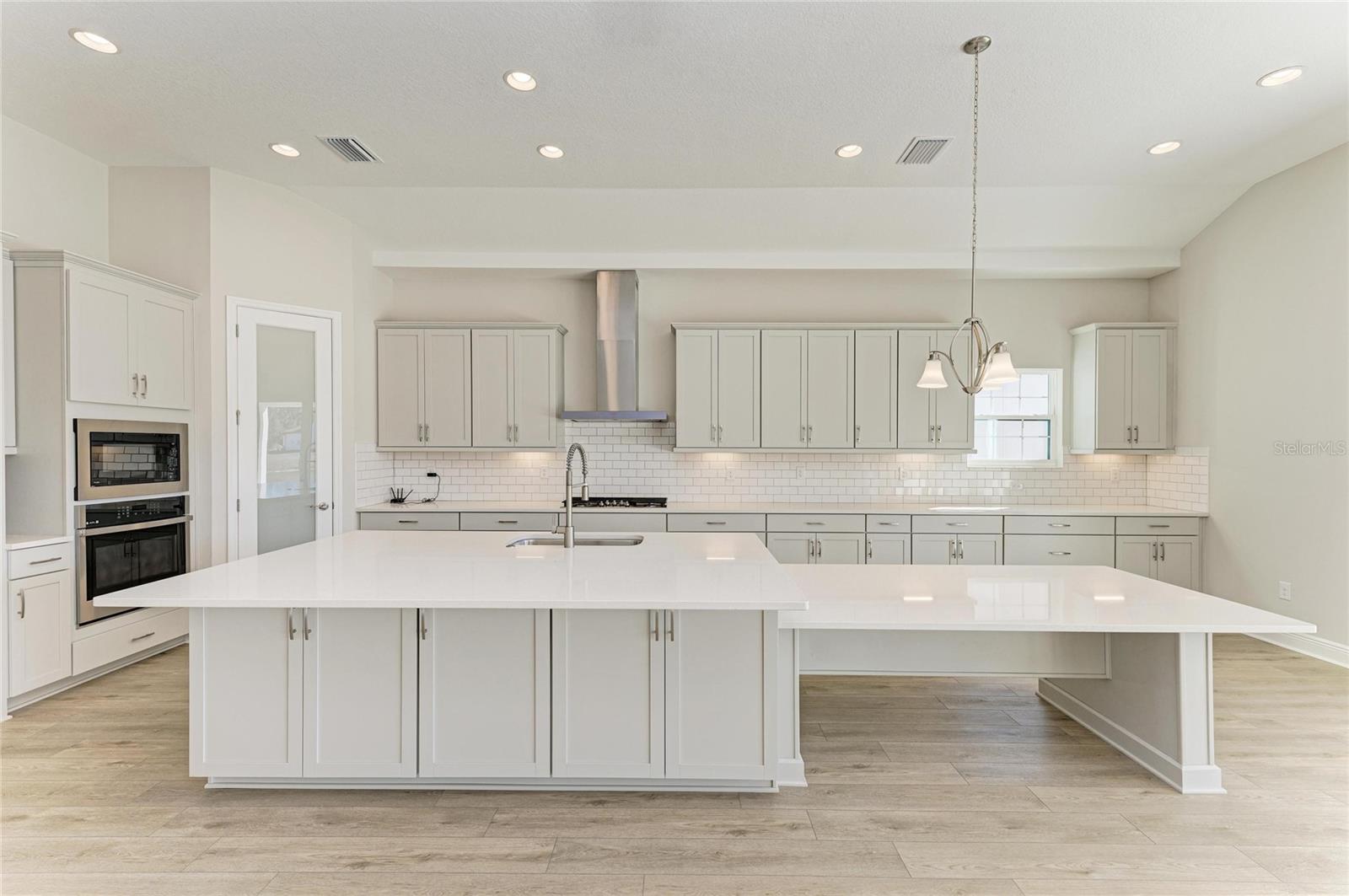 Listing photo id 13 for 14867 Rider Pass Drive