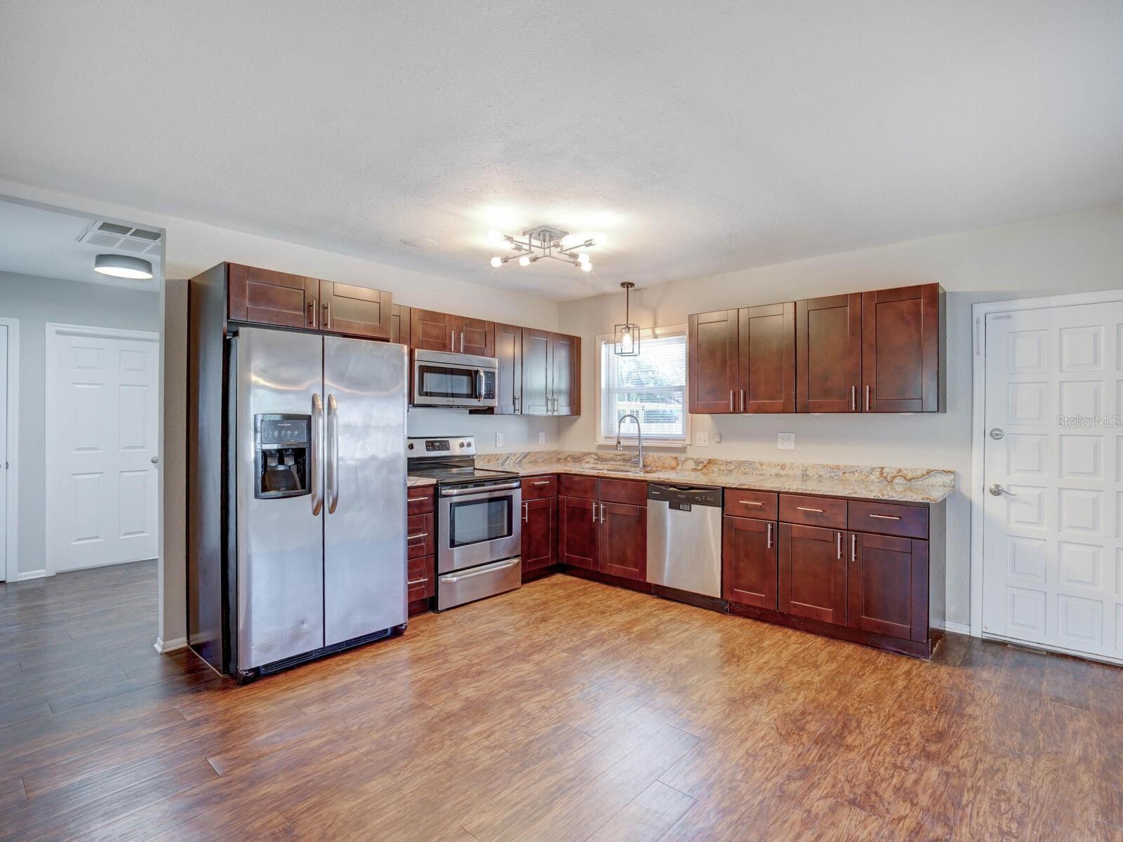 Image 10 of 36 For 2004 Culberson Avenue